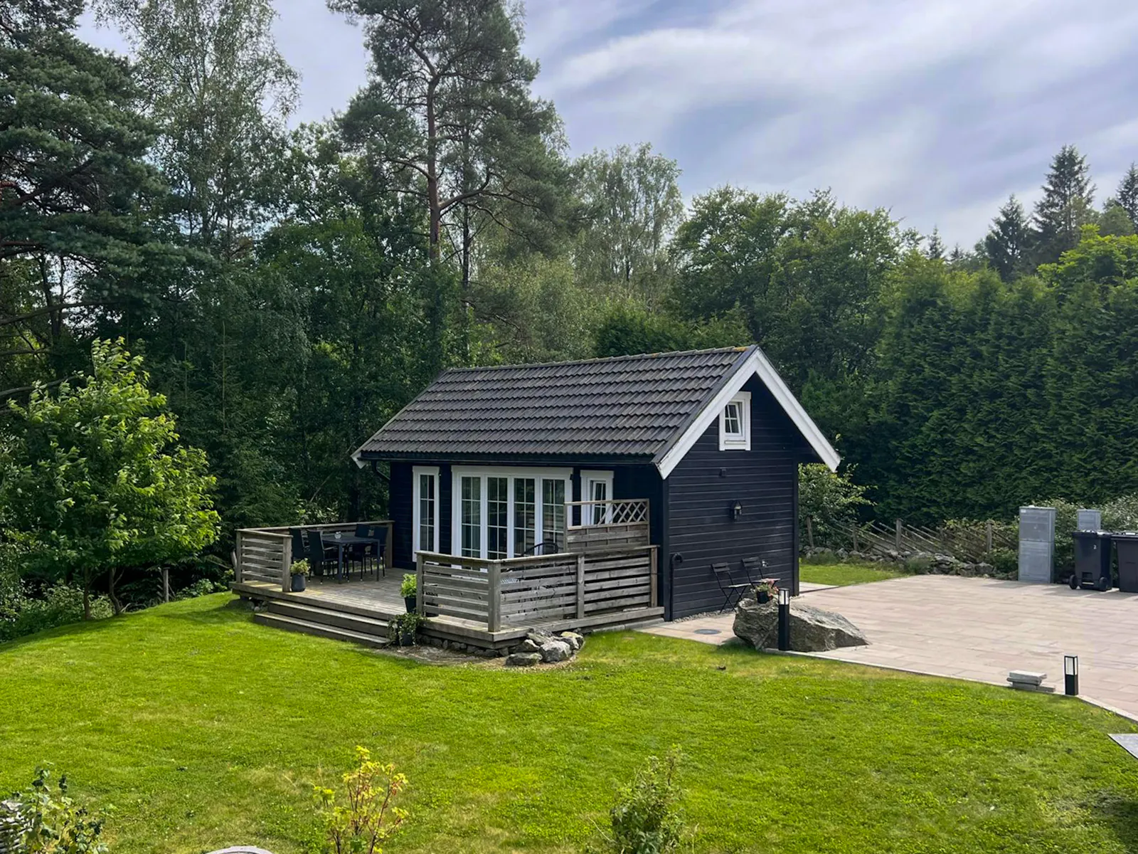Minihus med sandstrand och bastu – bild 2 av 22
