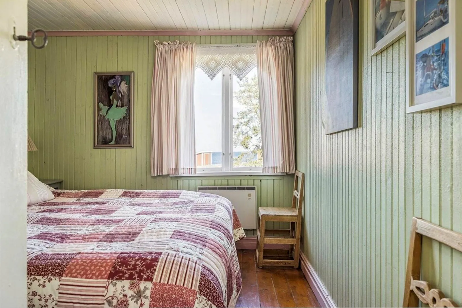 Hus med egen brygga i Kuggören – bild 21 av 24