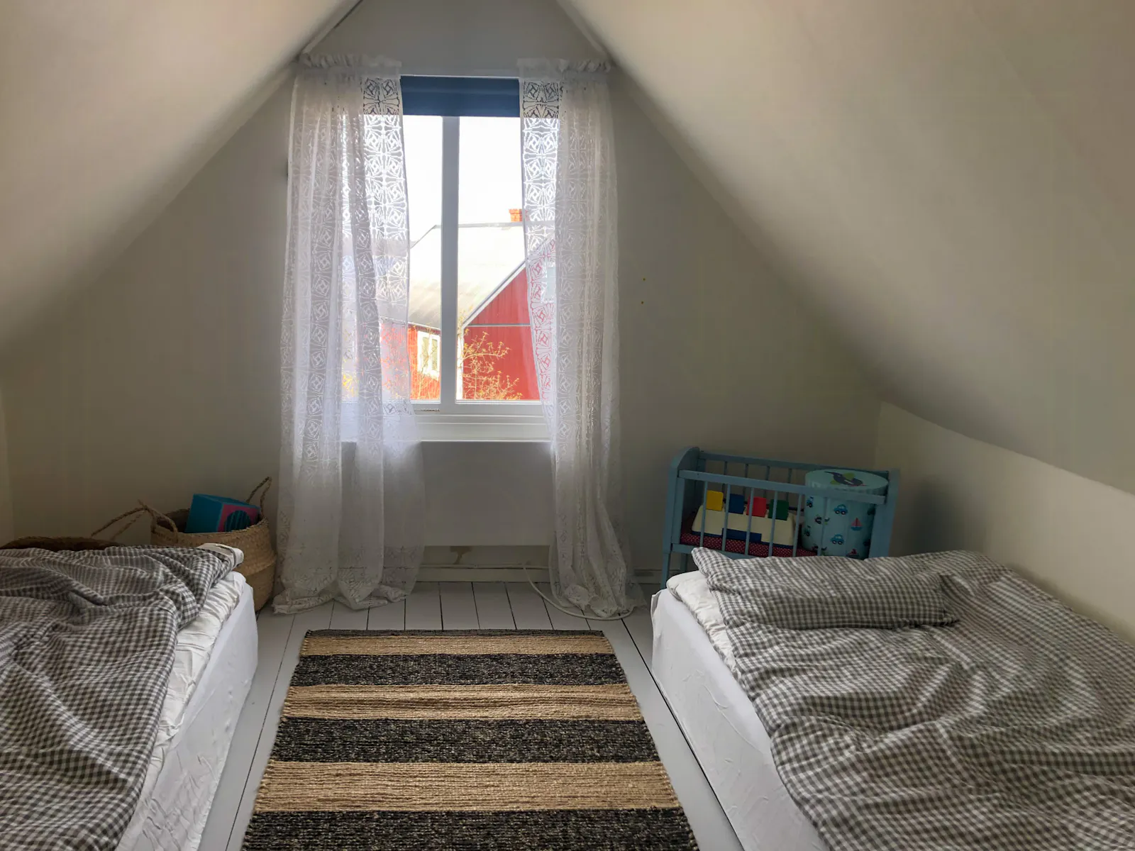 Skärgårdsstuga med gästhus på Sturkö – bild 9 av 19