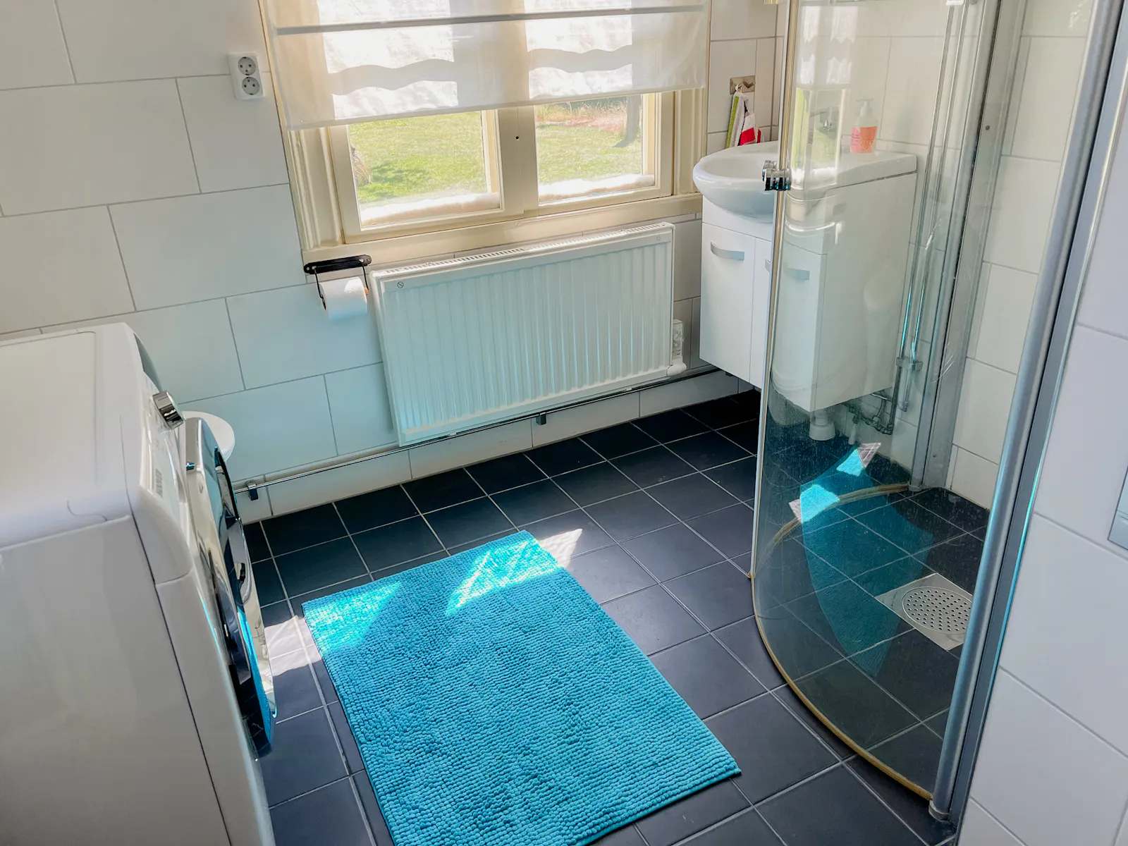 Stuga med glasveranda och vedugn i Kvilla – bild 17 av 21