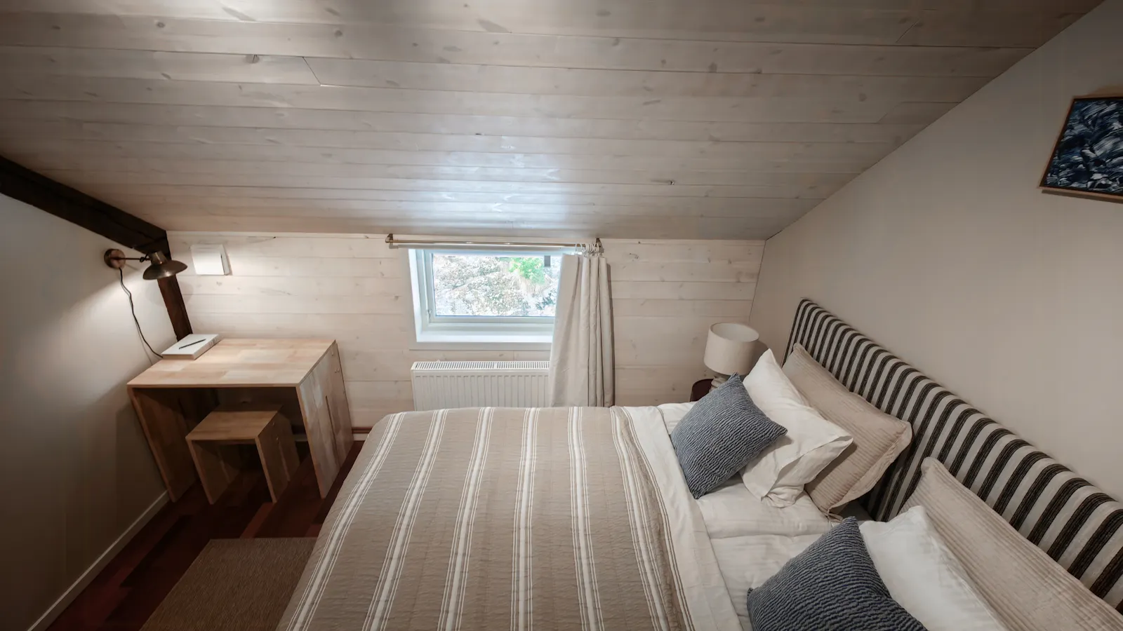 Modern bondgårdslägenhet med pool, bastu & biosal – bild 17 av 24