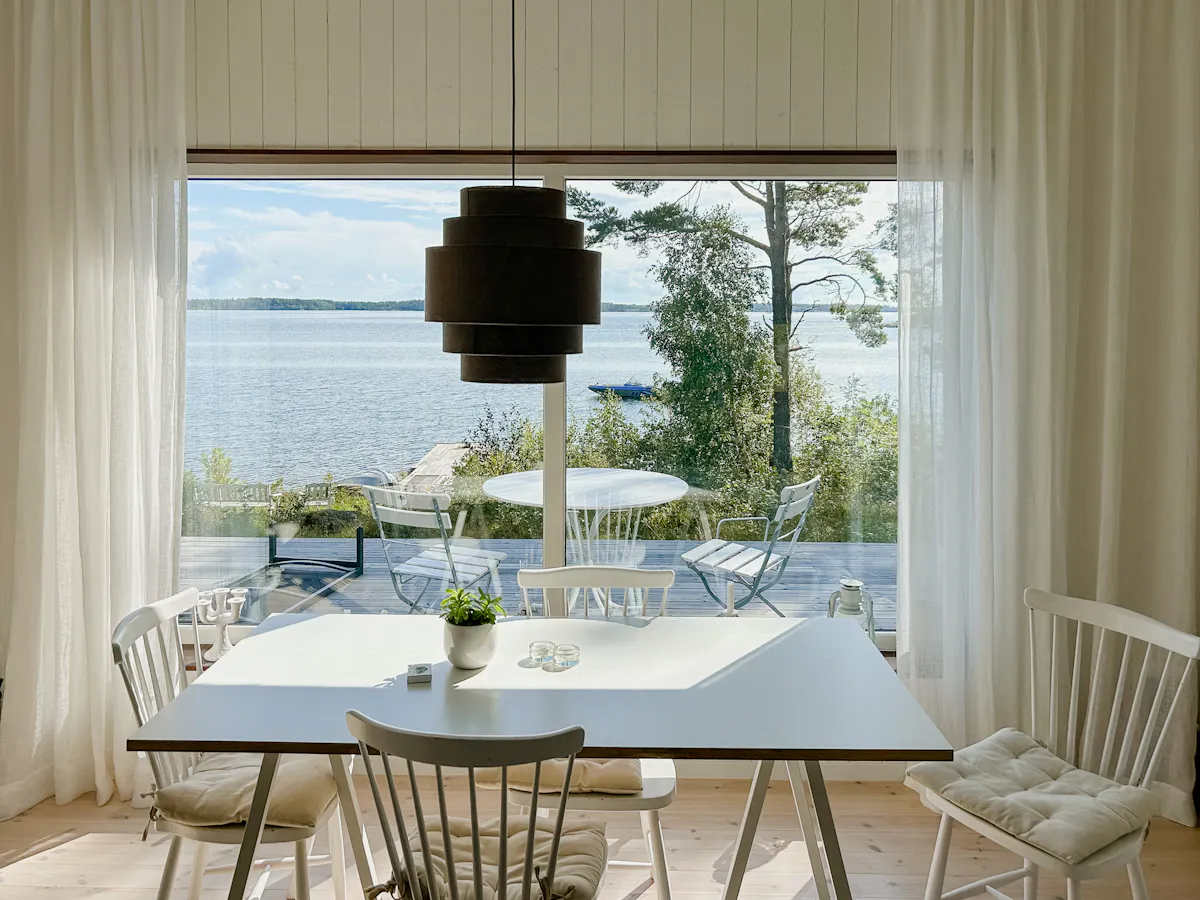 Skärgårdshus med havsutsikt och naturlig charm