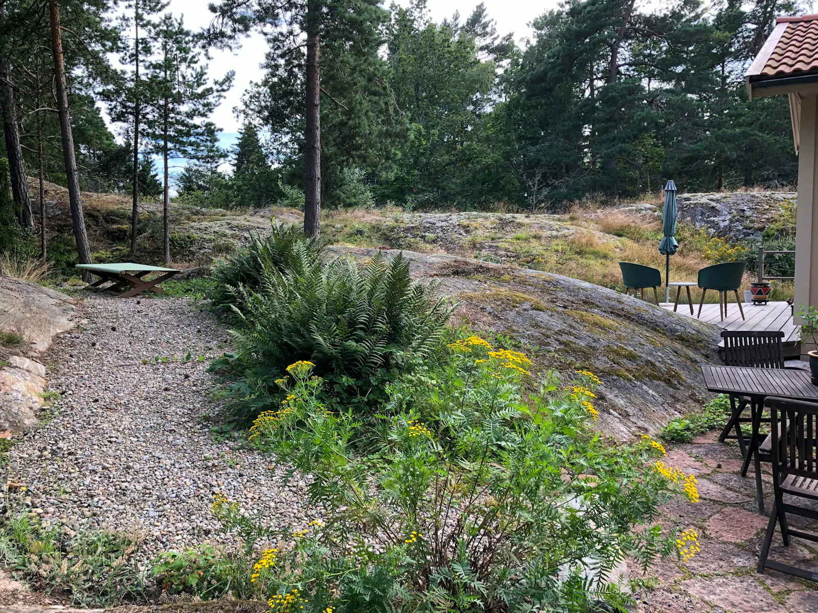 Trähus med tre uteplatser på Torö – bild 15 av 21