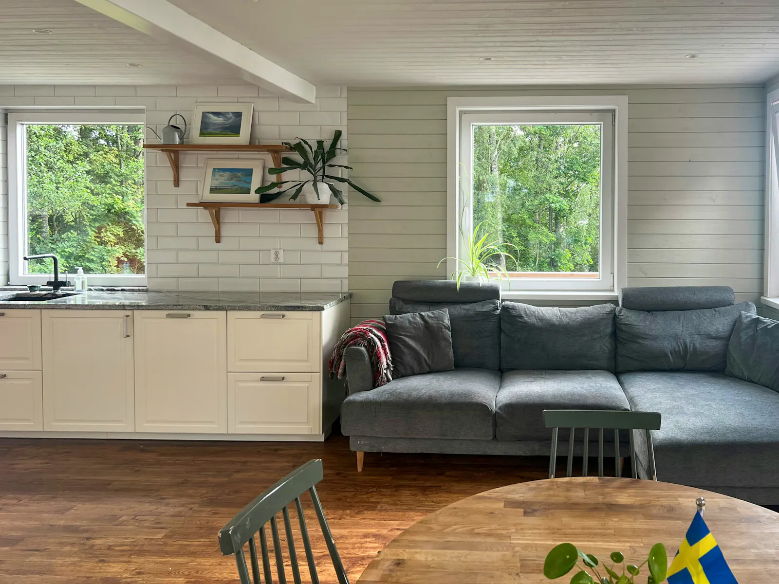 Sjöstuga med privat strand i Sörmland – bild 2 av 24