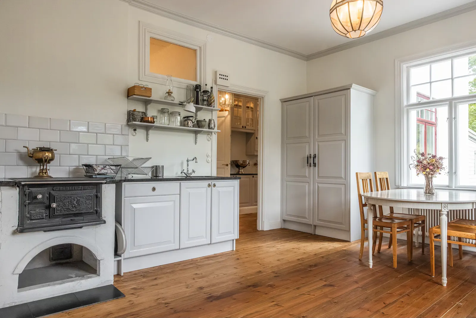 Herrgårdsvilla vid Mälaren nära Stockholm – bild 5 av 24