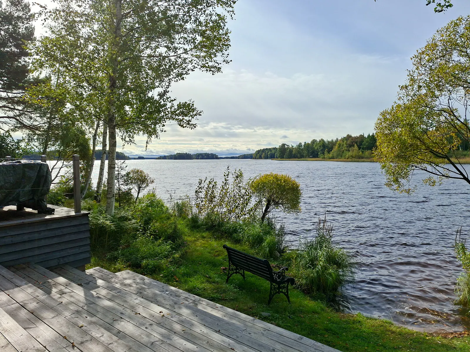 Stuga med sjöutsikt och båtliv vid Storsjön – bild 21 av 24