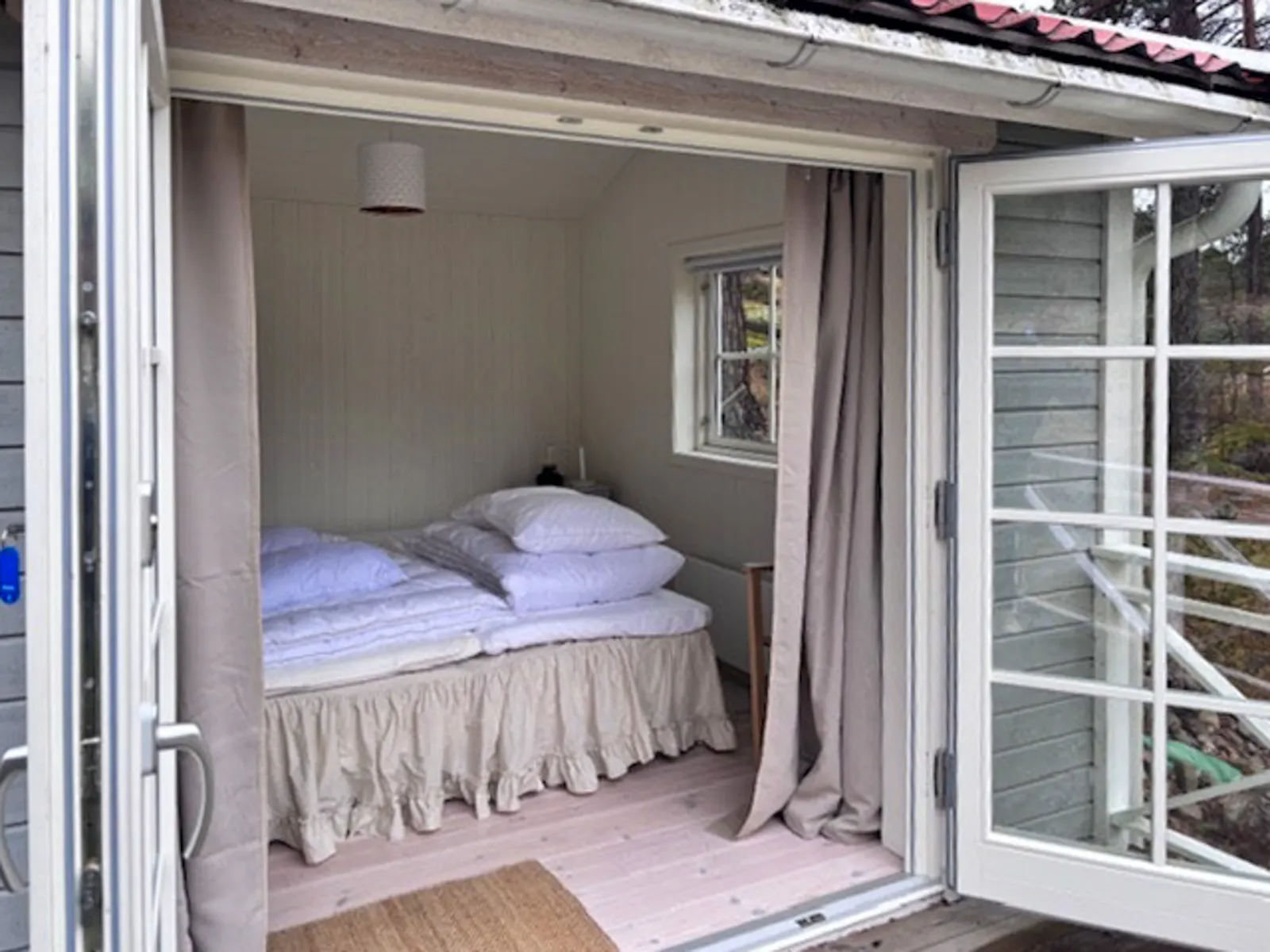 Lantligt hus i Stavsnäs med stor altan – bild 20 av 24