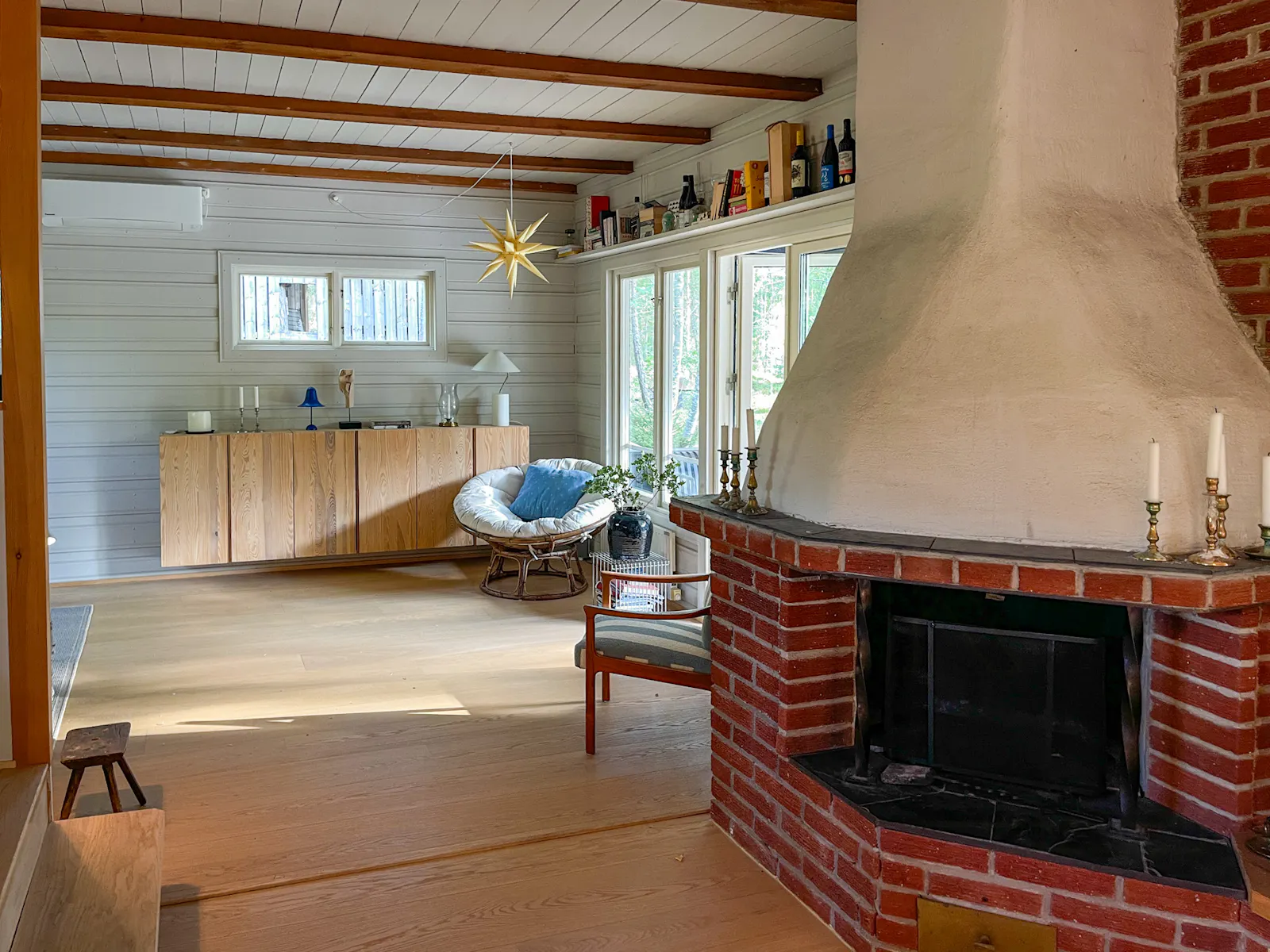 Hus vid skogen mellan Strängnäs och Stockholm – bild 10 av 24