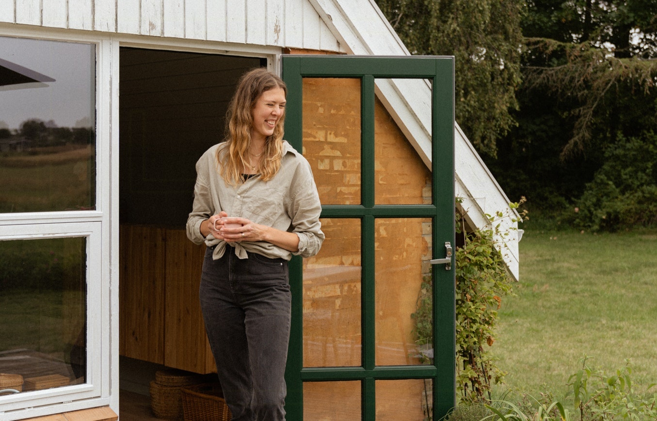 Mød sommerhusejerne Sarah og Jørgen fra afsnit 2 af Sommerhusforvandlinger cover image