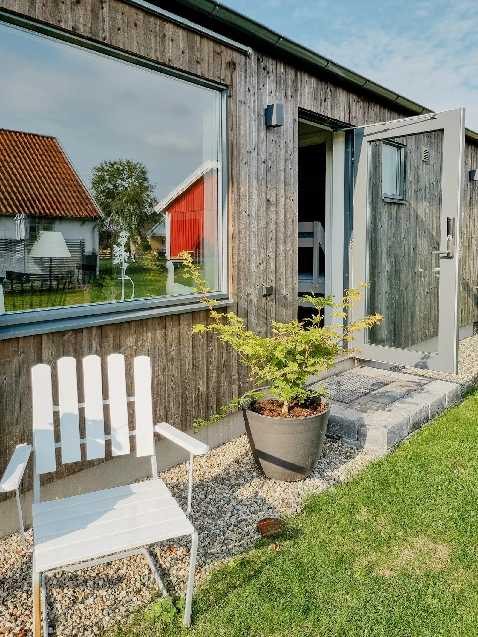 Modernt gästhus nära havet i Brösarp – bild 3 av 12