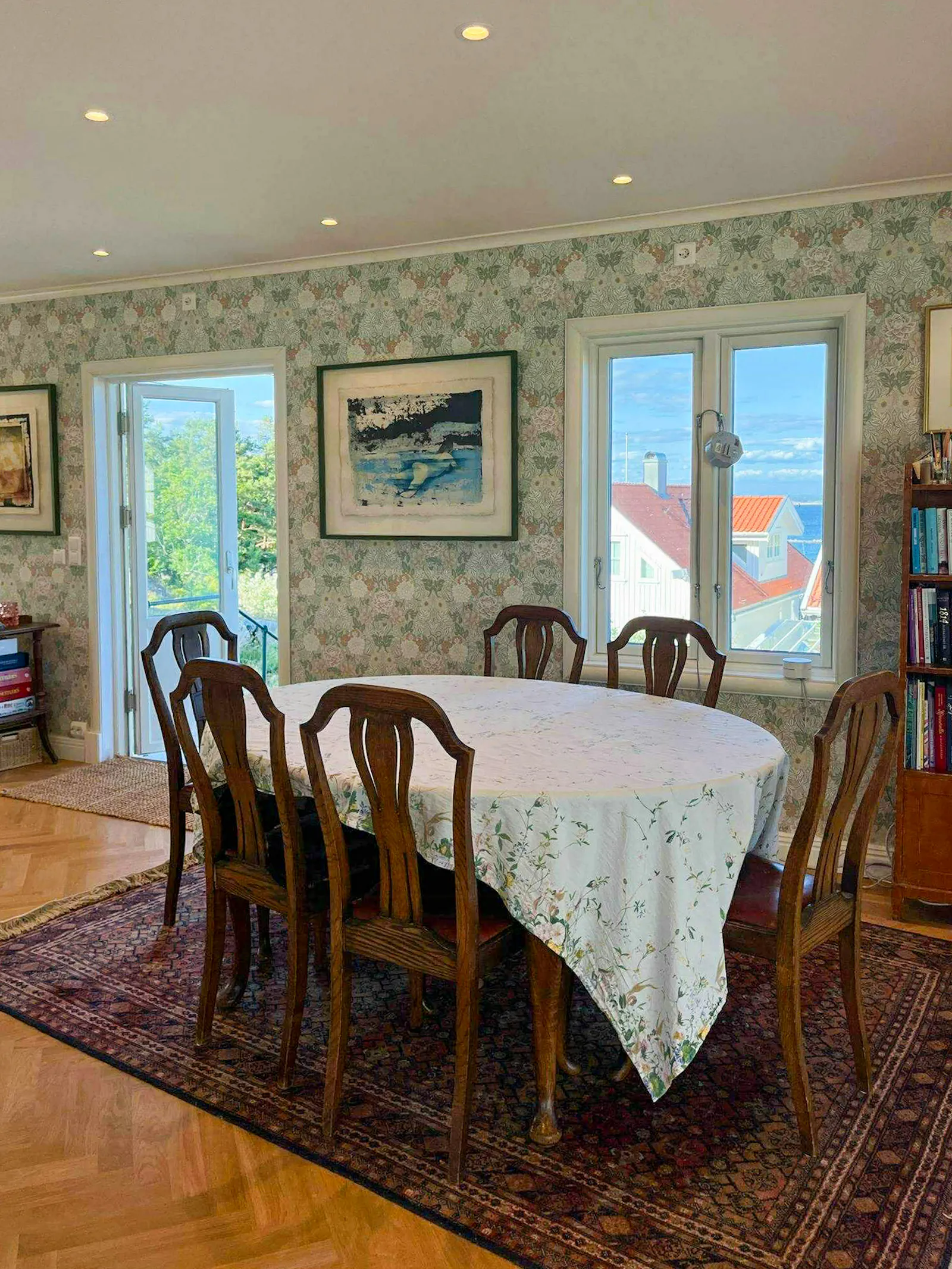 Klassiskt hus i Bohuslän-stil vid Ekenäs hamn på Koster – bild 11 av 24