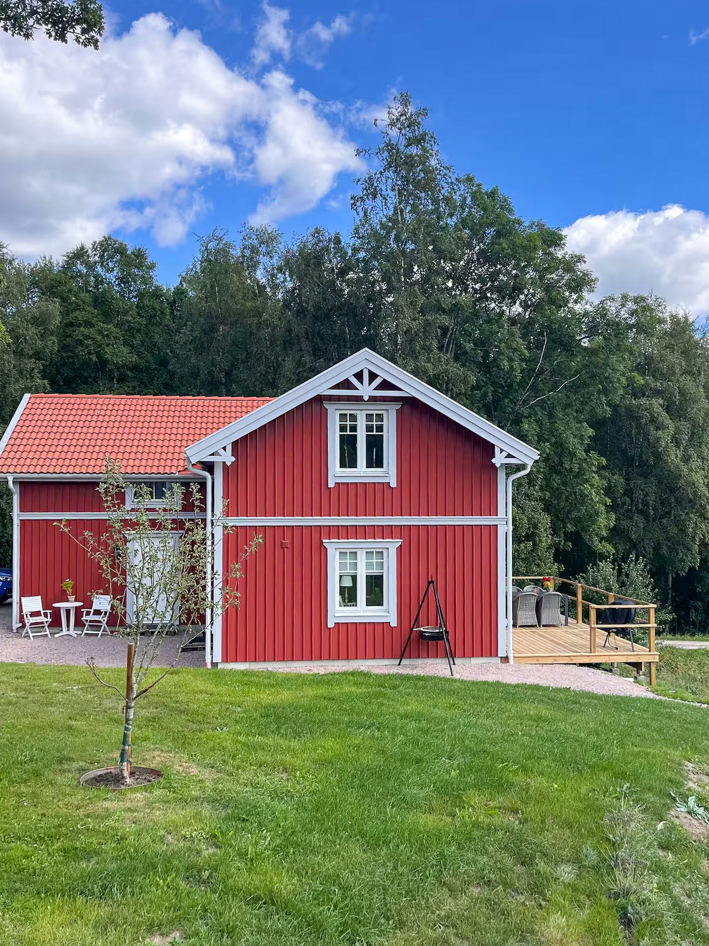 Nybyggt gårdshus med sjöutsikt nära Ulricehamn