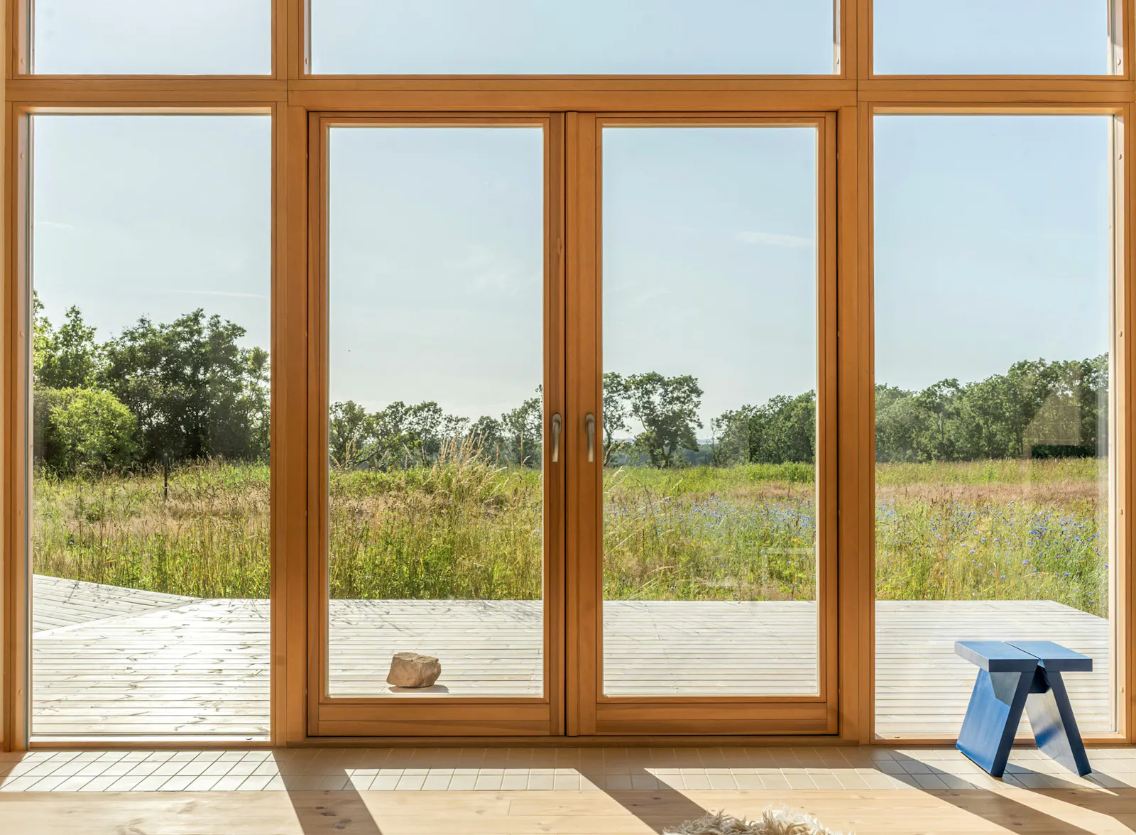 Arkitektritat hus på äng i Torekov – bild 7 av 24