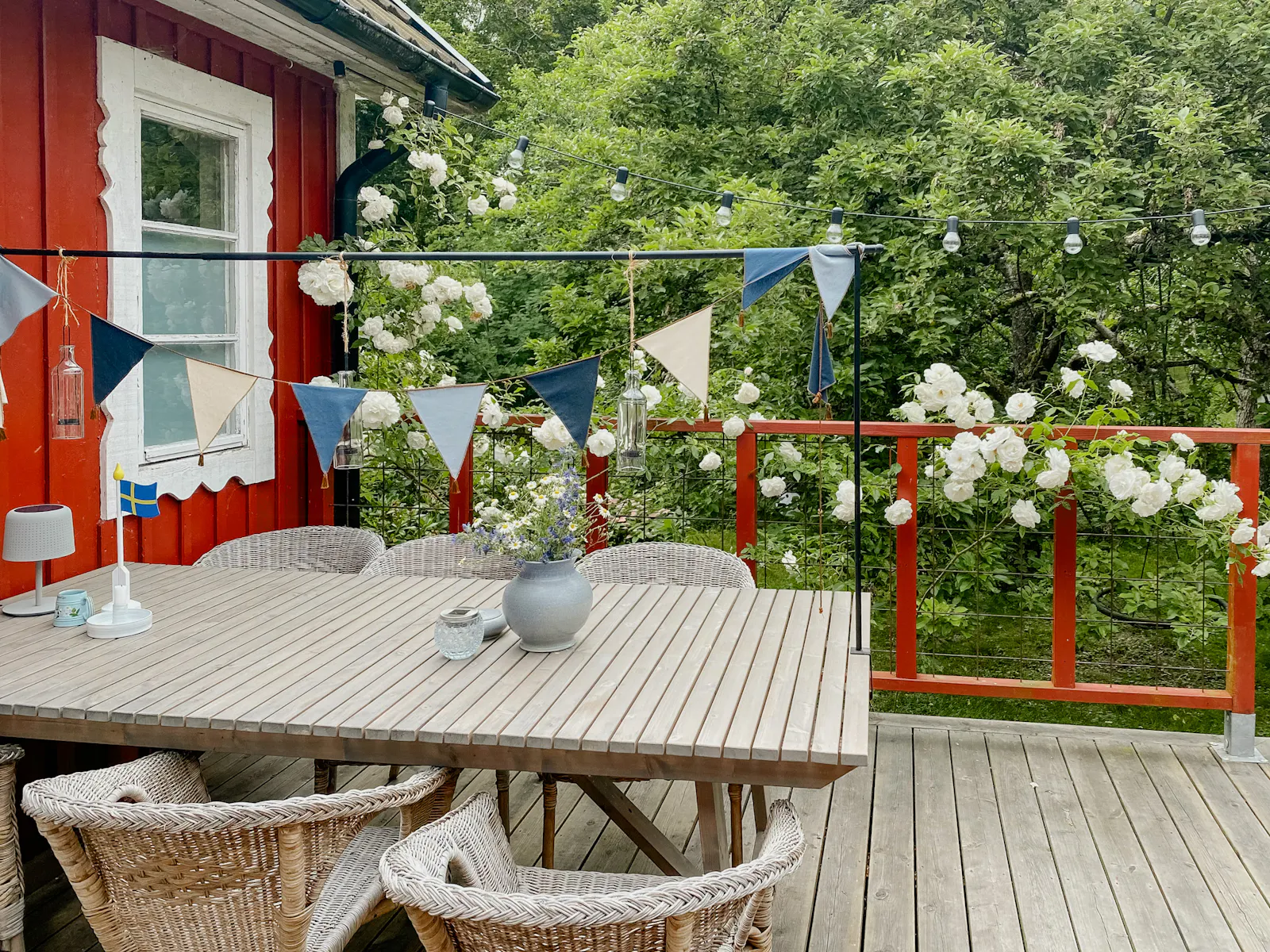 Lantlig bondgård från 1800-talet vid Västra Näs – bild 2 av 24