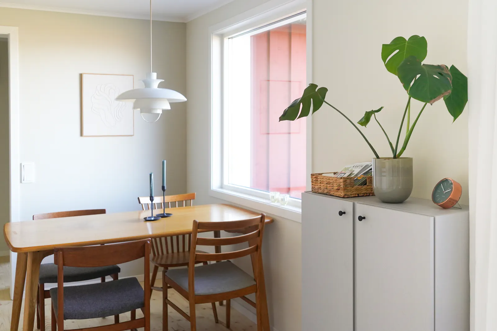 Skogsnära stuga med utsikt över Västra Öresjön – bild 10 av 24