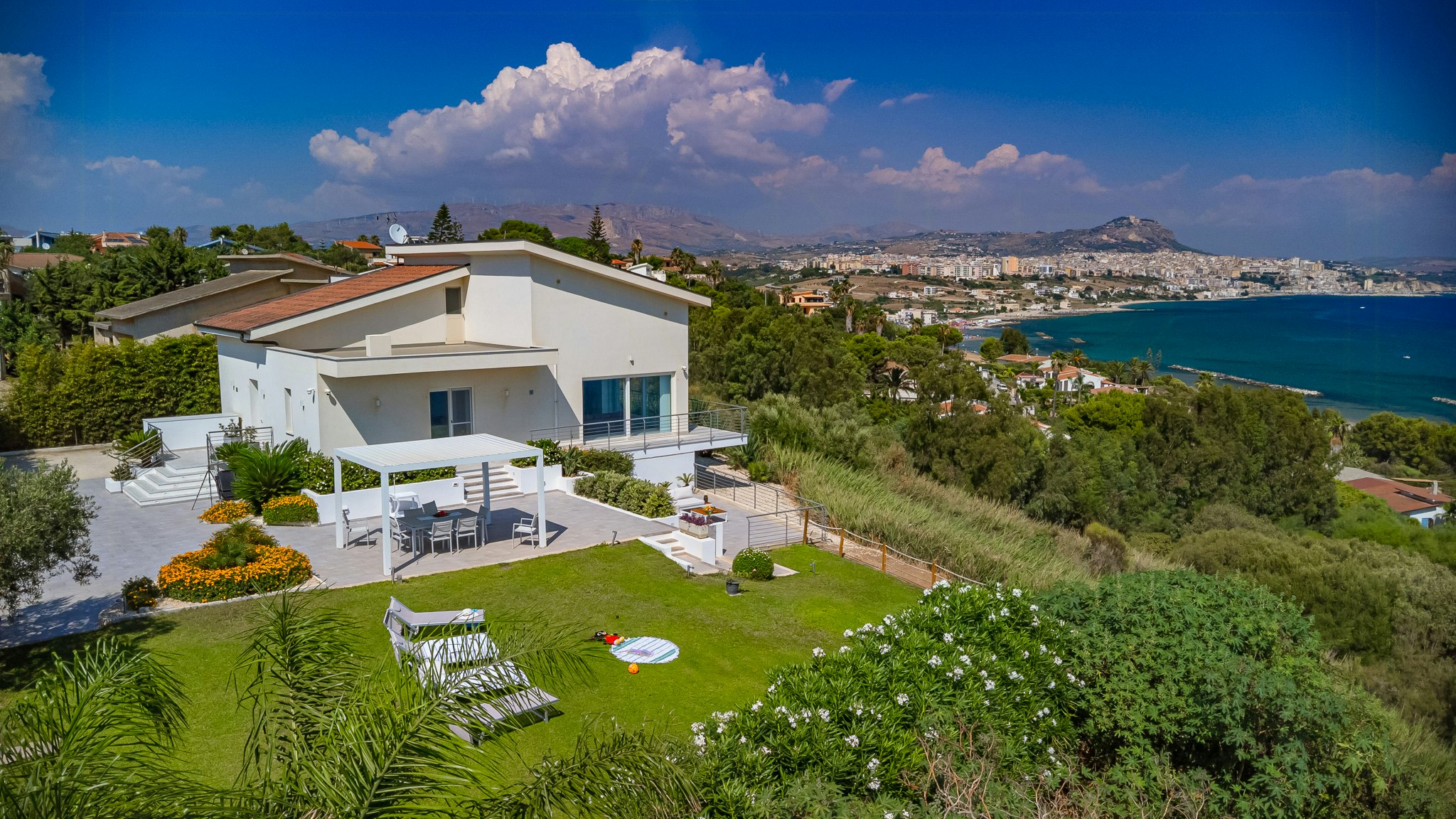 Sommerhus Sicilien ved havet cover image