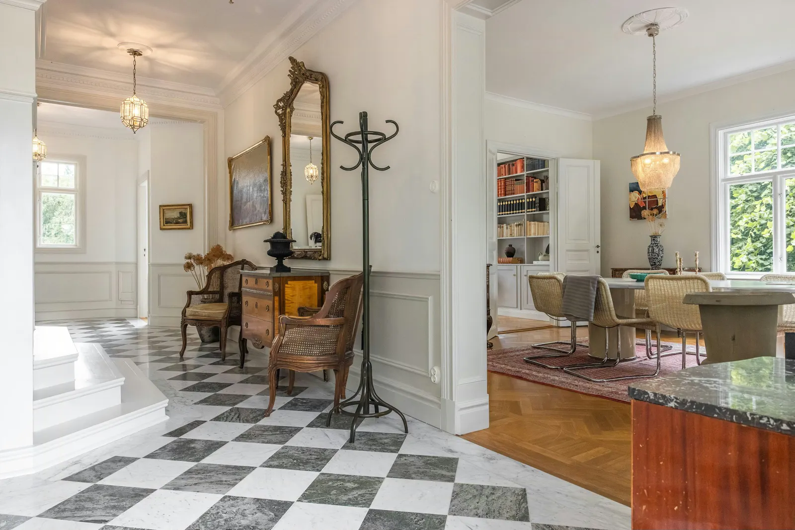 Herrgårdsvilla med sjöhus nära Stockholm – bild 15 av 24