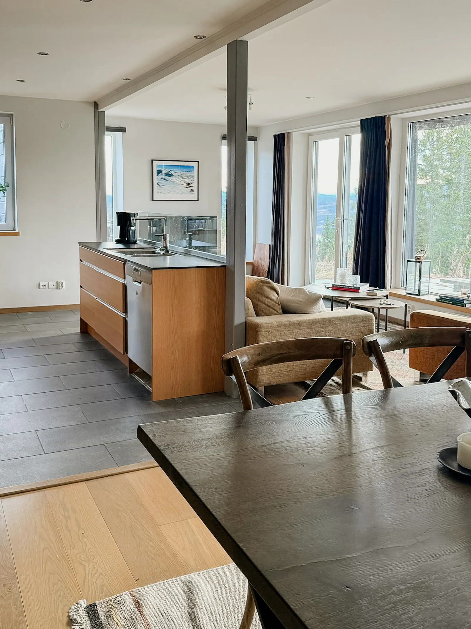 Modern ski lodge med bastu vid Åresjön – bild 5 av 24
