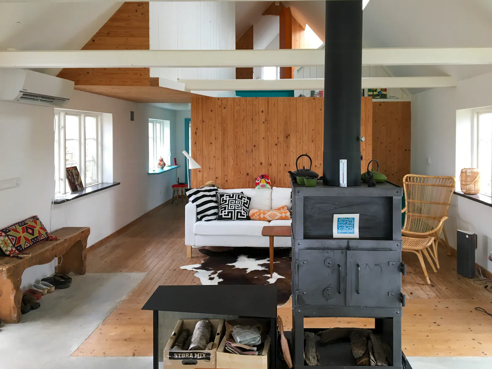 Semesterhus med växthus nära stranden i Mälarhusen – bild 2 av 24