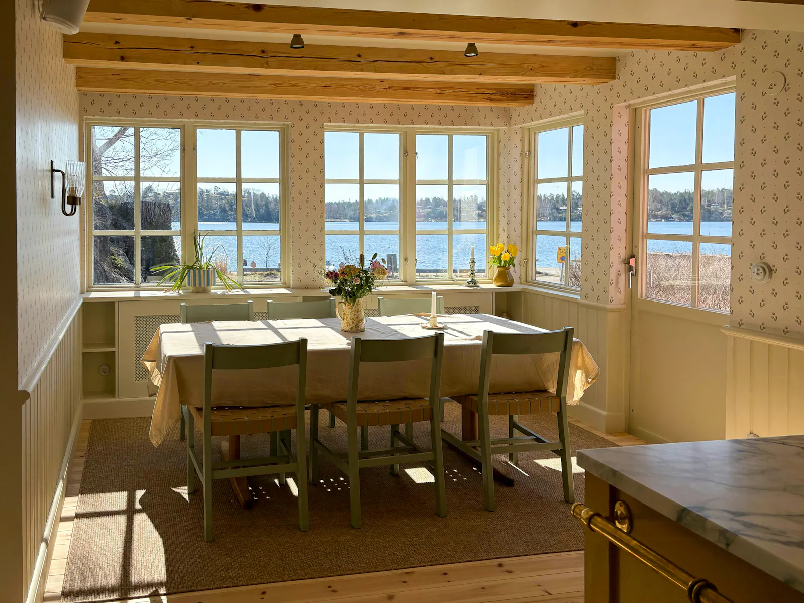 Nyrenoverat hus vid havet på Värmdö – bild 10 av 24
