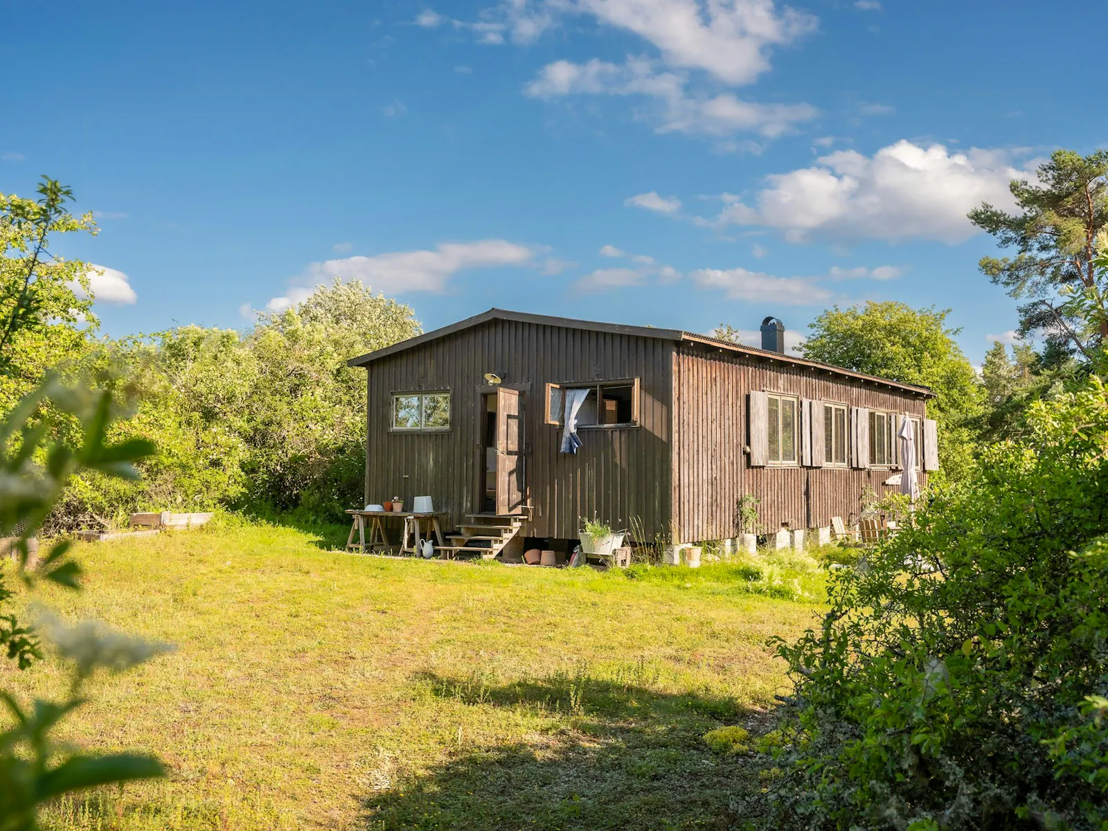 Stuga nära hav och raukfält på Gotland – bild 2 av 24