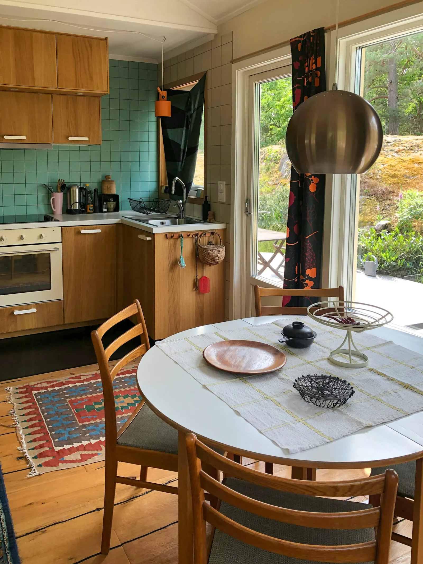 Trähus med tre uteplatser på Torö – bild 5 av 21