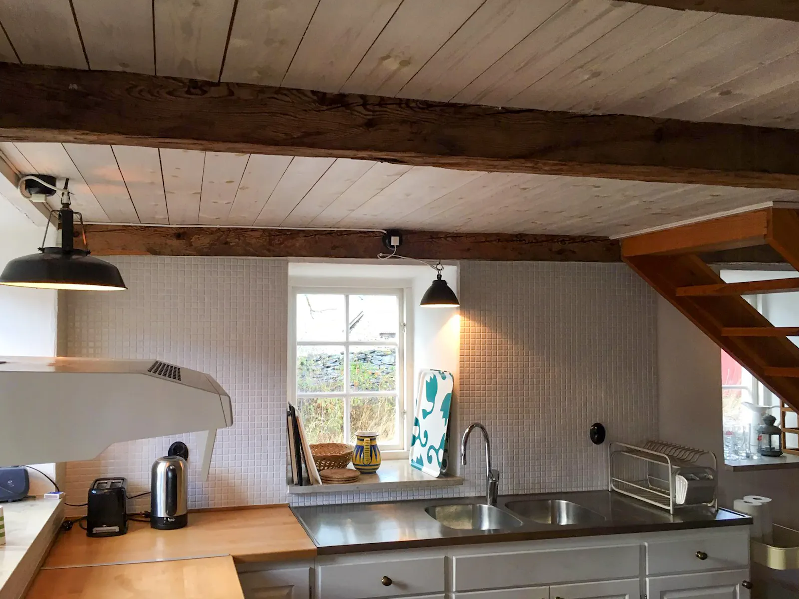 Traditionellt gårdshus vid Dämba sjö på Fårö – bild 5 av 19