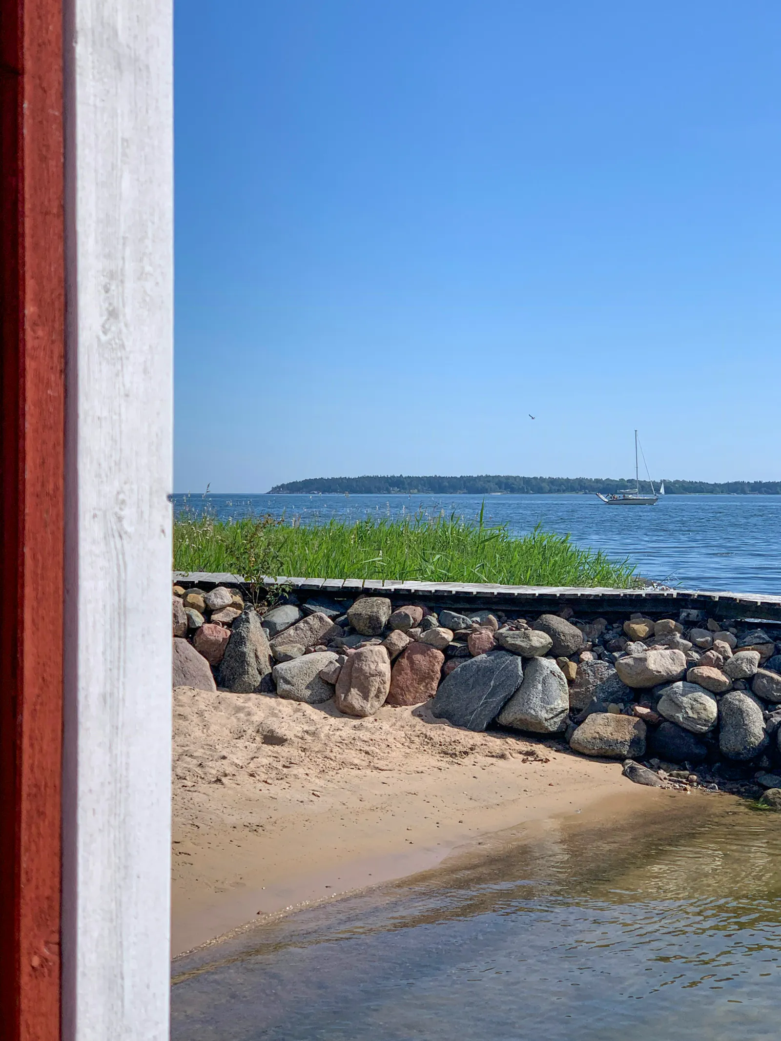 Skärgårdsgård med strand vid Tjocköfjärden – bild 3 av 24