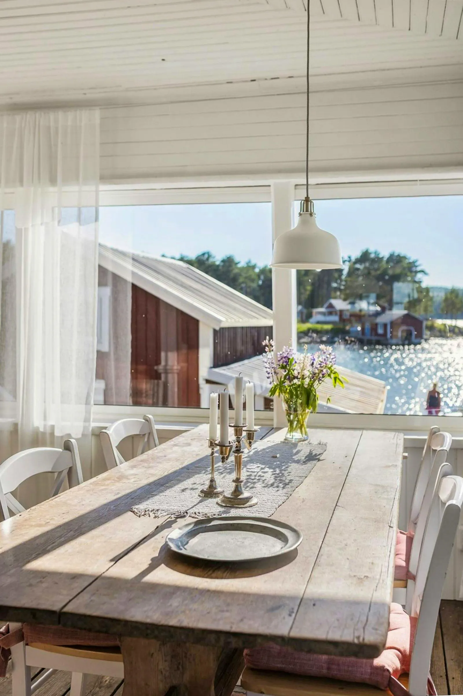 Hus med egen brygga i Kuggören – bild 3 av 24