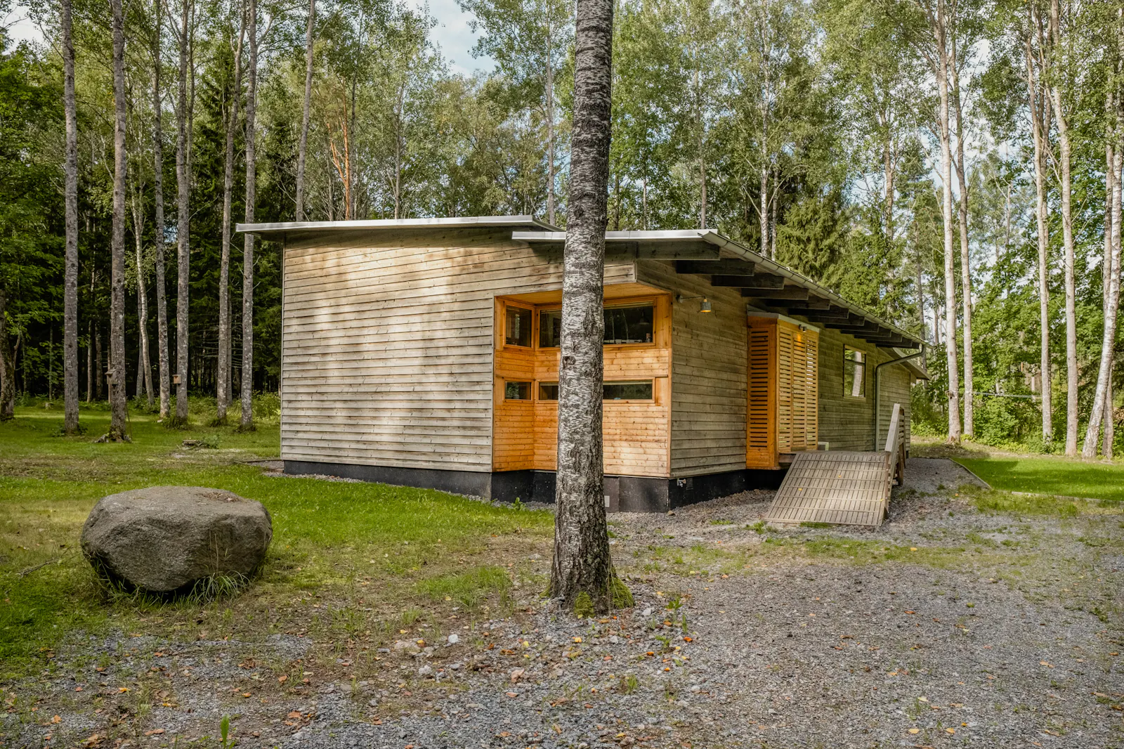 Familjestuga med stor tomt nära vattnet – bild 24 av 24