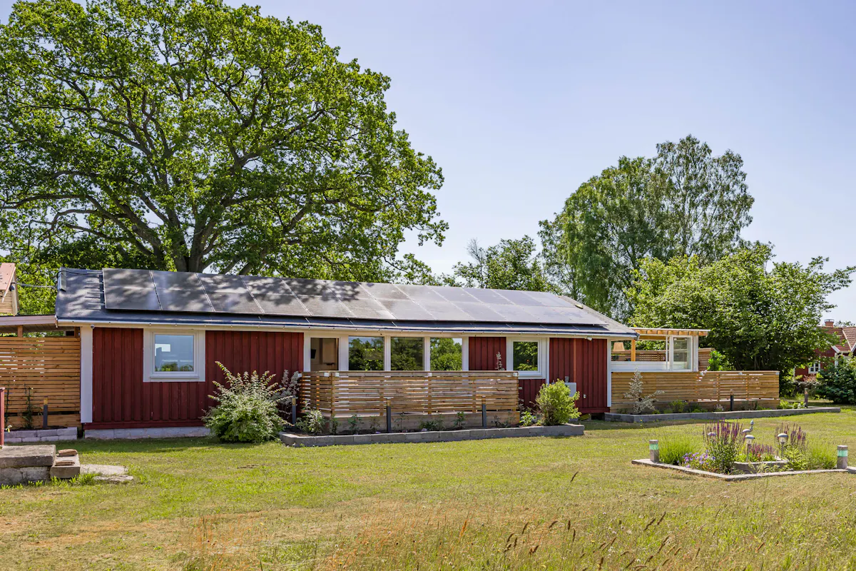 Stuga med spabad och stor altan i Binnerbäck