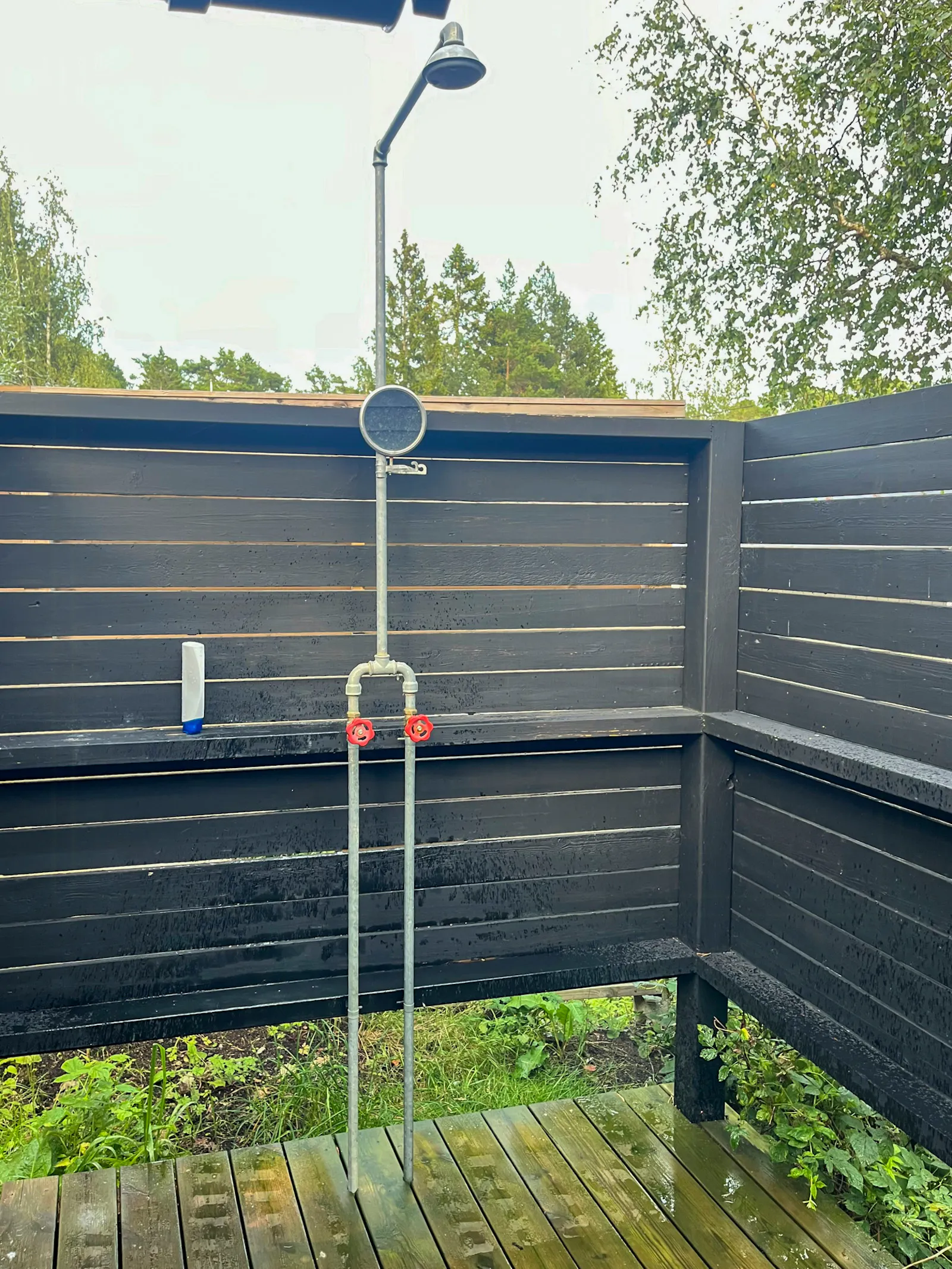 Skogsstuga nära sjöar i Stockholms skärgård – bild 15 av 24
