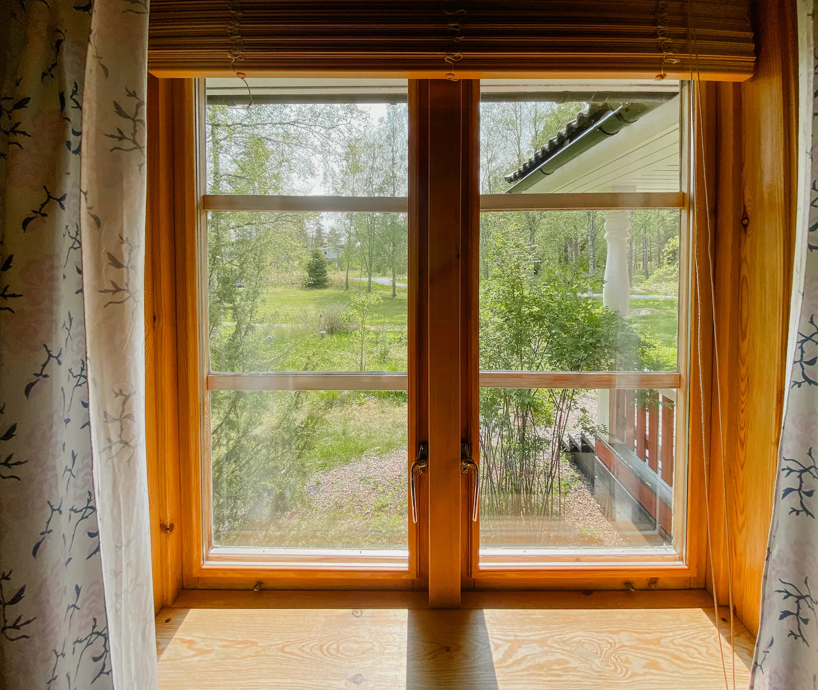 Charmigt hus på Vätö omgivet av lugn och skog – bild 16 av 24