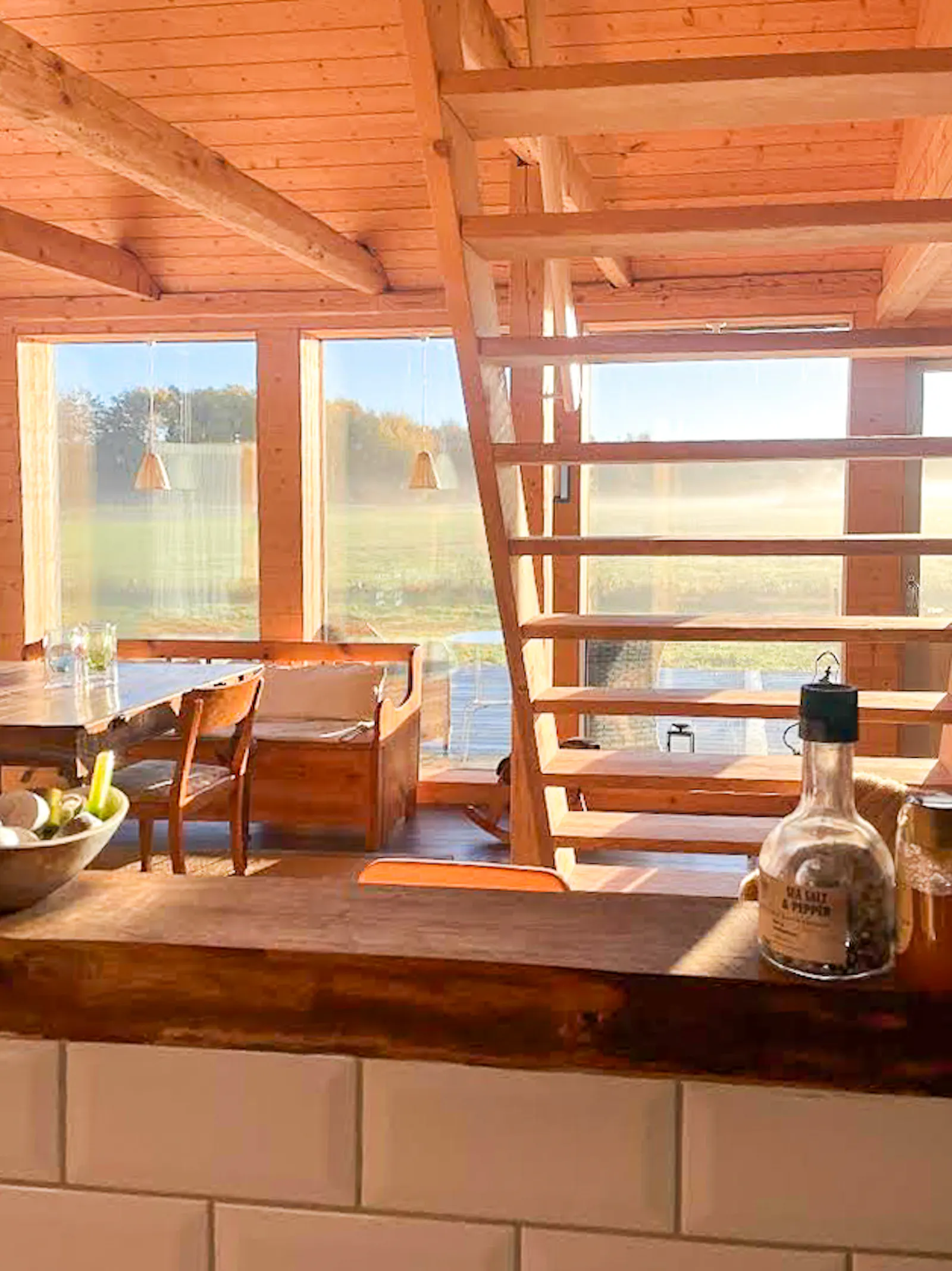 Gårdsidyll med fält och djurliv nära Halmstad – bild 8 av 24