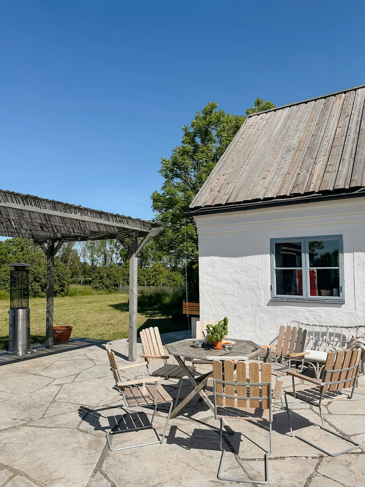 Gotländsk stengård med pool nära Visby