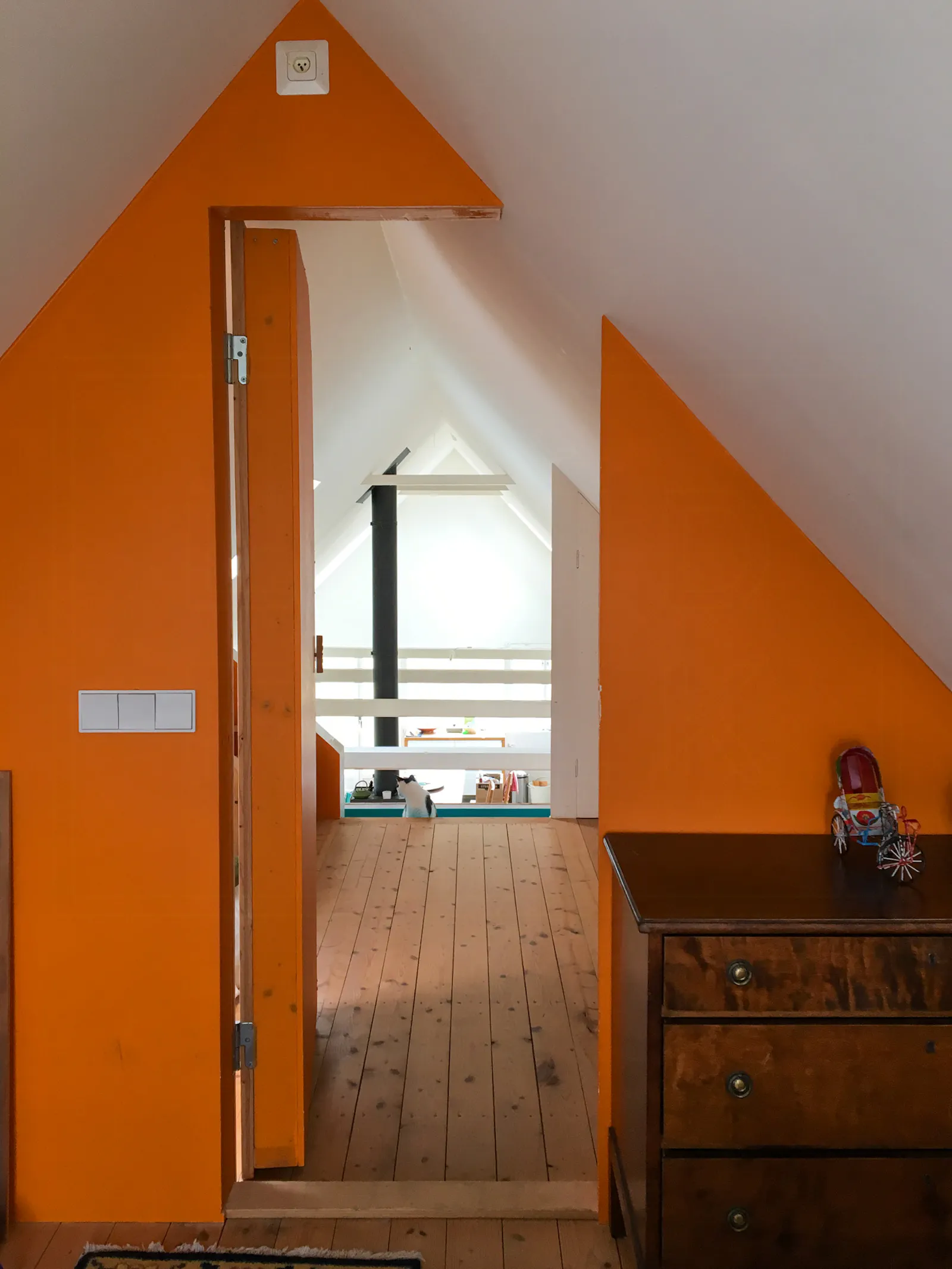 Semesterhus med växthus nära stranden i Mälarhusen – bild 12 av 24