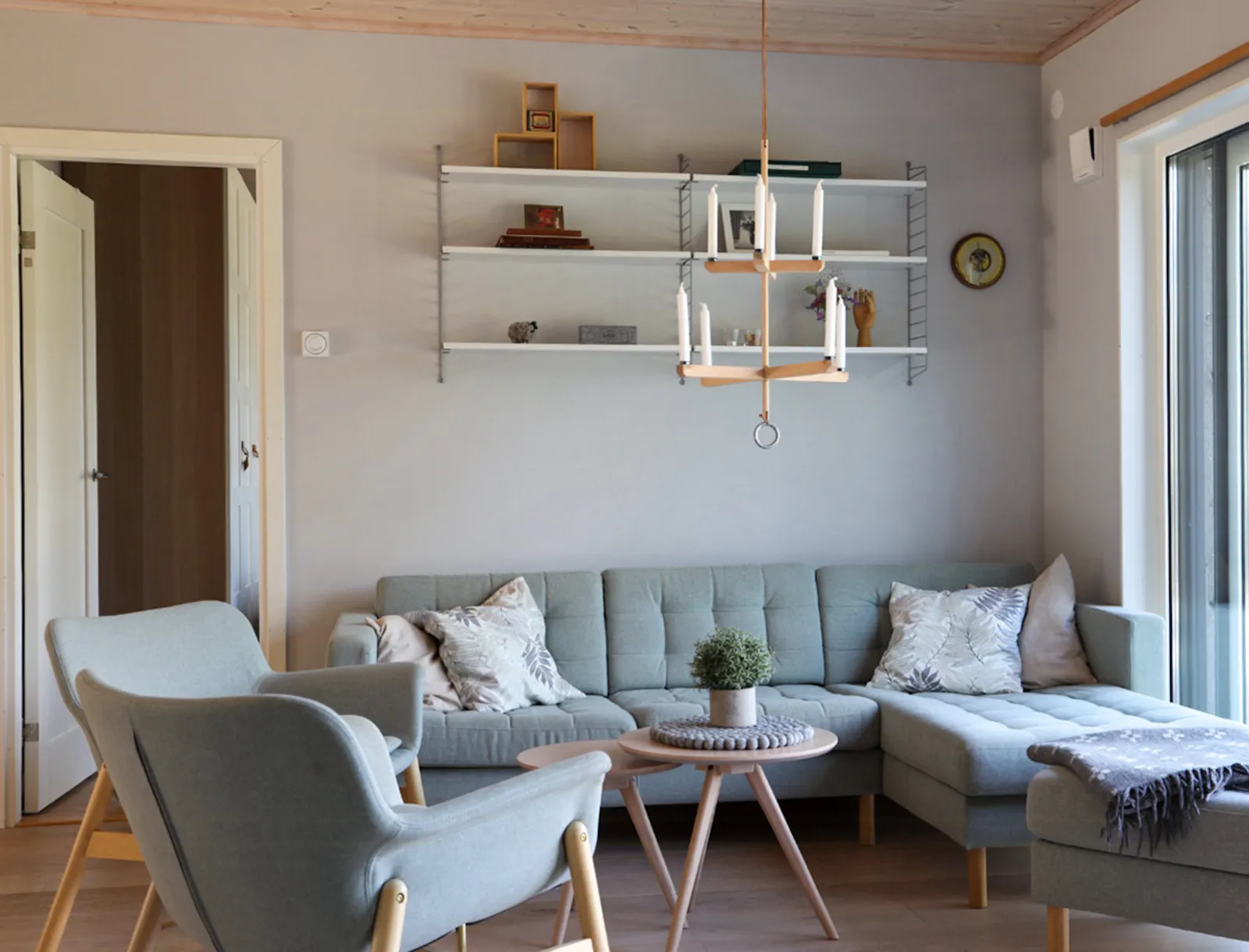 Sjöstuga med solnedgångar över Försjön – bild 8 av 24