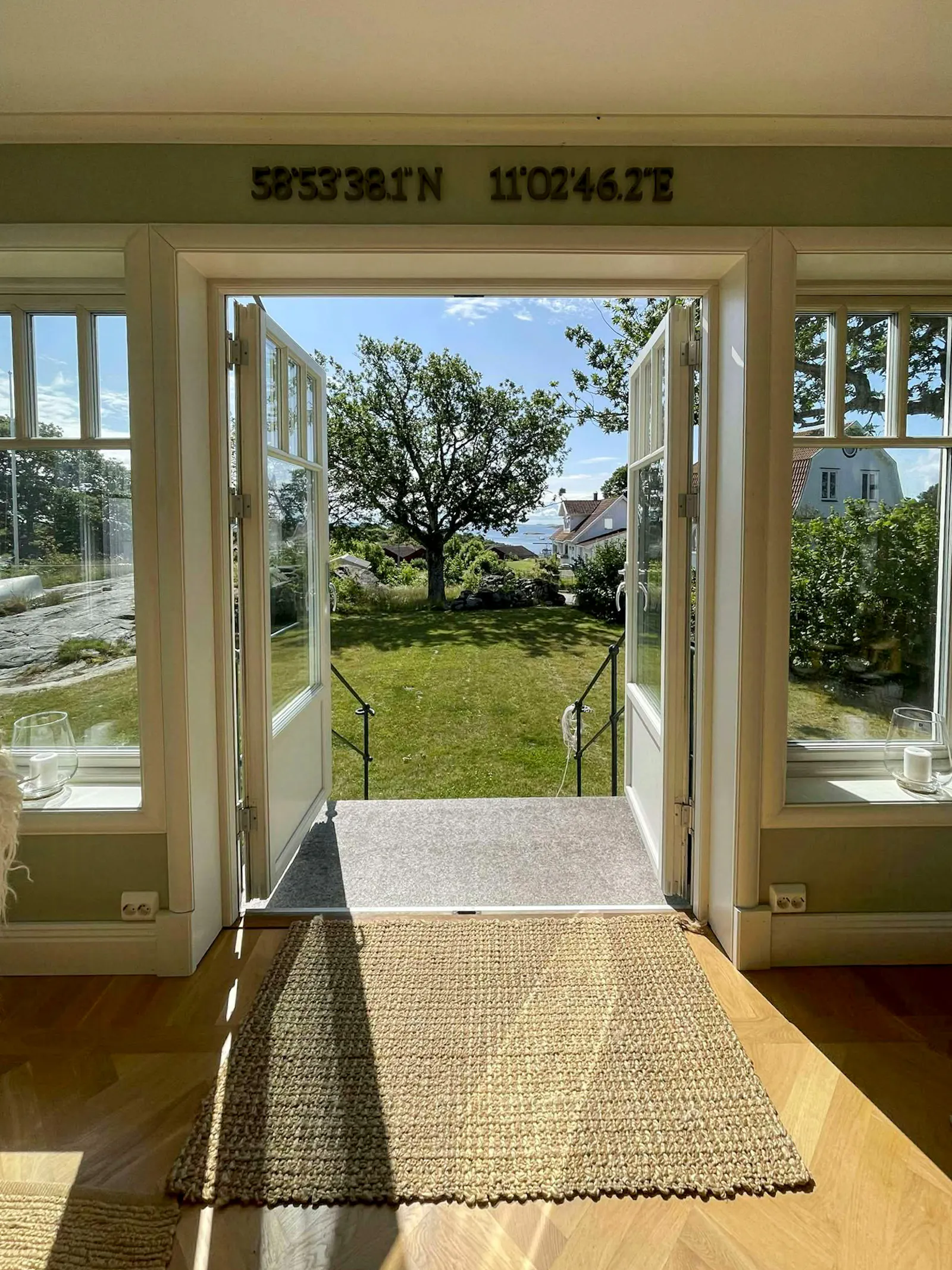 Klassiskt hus i Bohuslän-stil vid Ekenäs hamn på Koster – bild 10 av 24