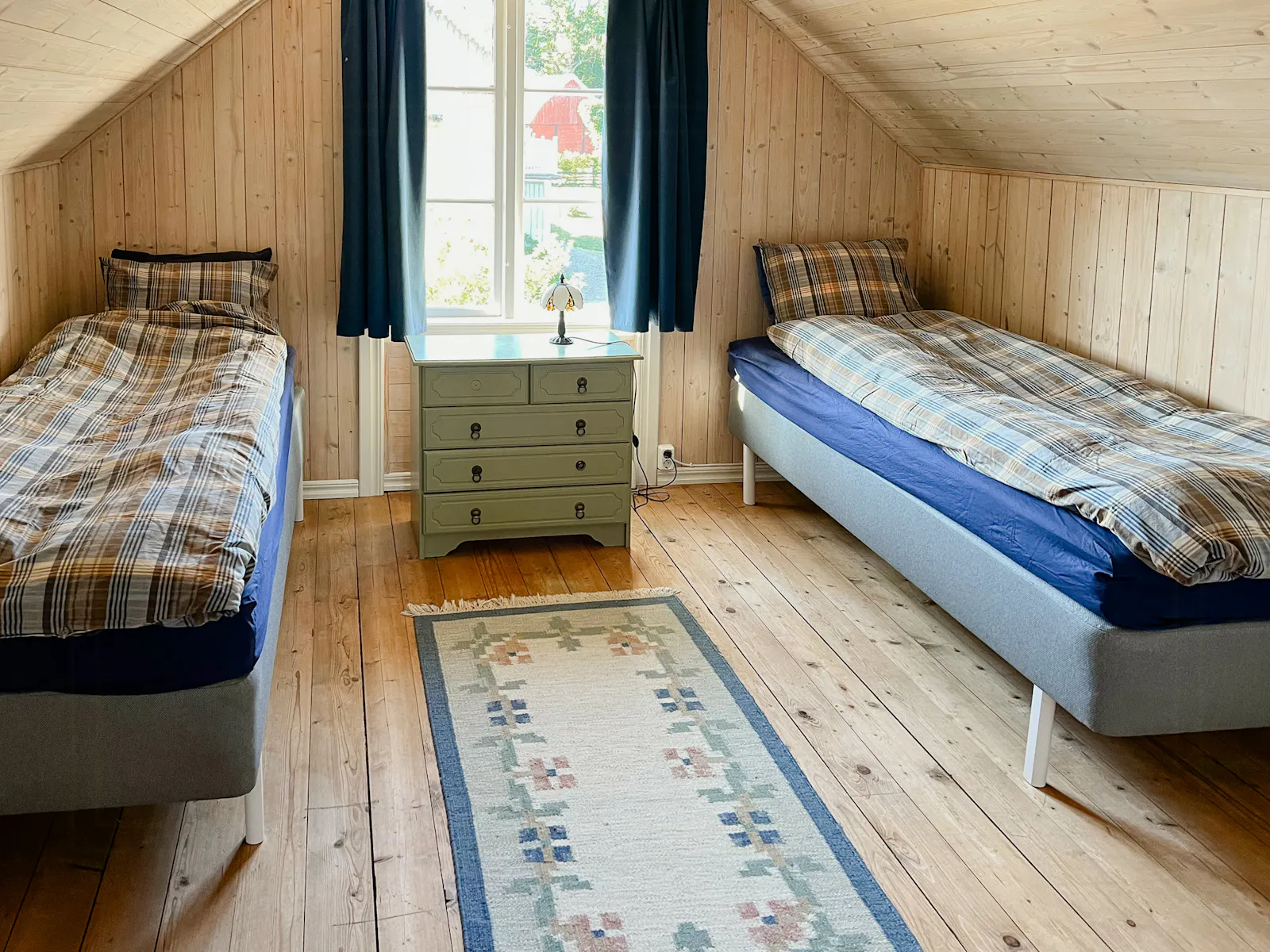 Stuga med glasveranda och vedugn i Kvilla – bild 15 av 21