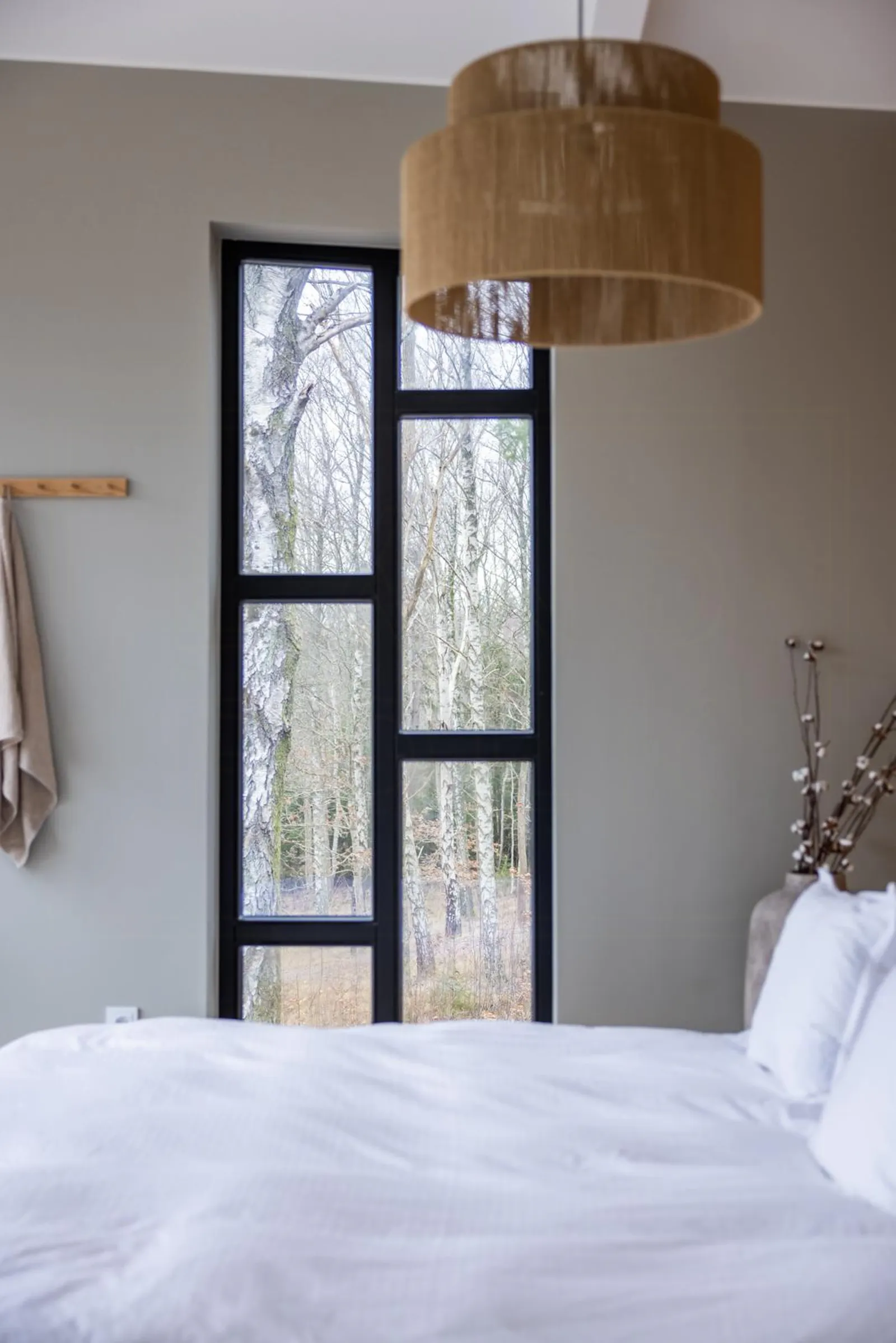 Modern skogsvilla med havsutsikt och bastu – bild 19 av 24