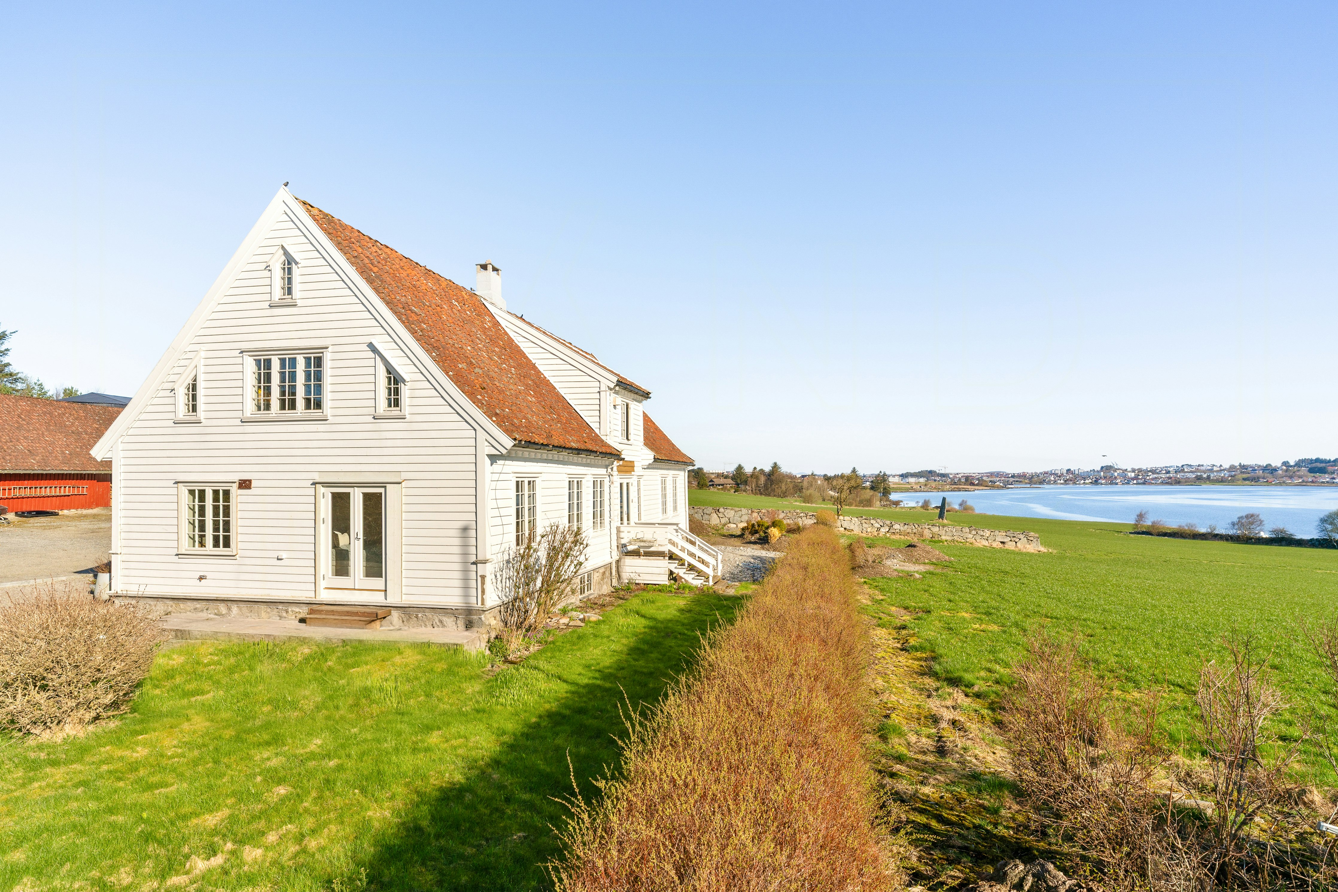 Sommerhuse i Stavanger med båd cover image