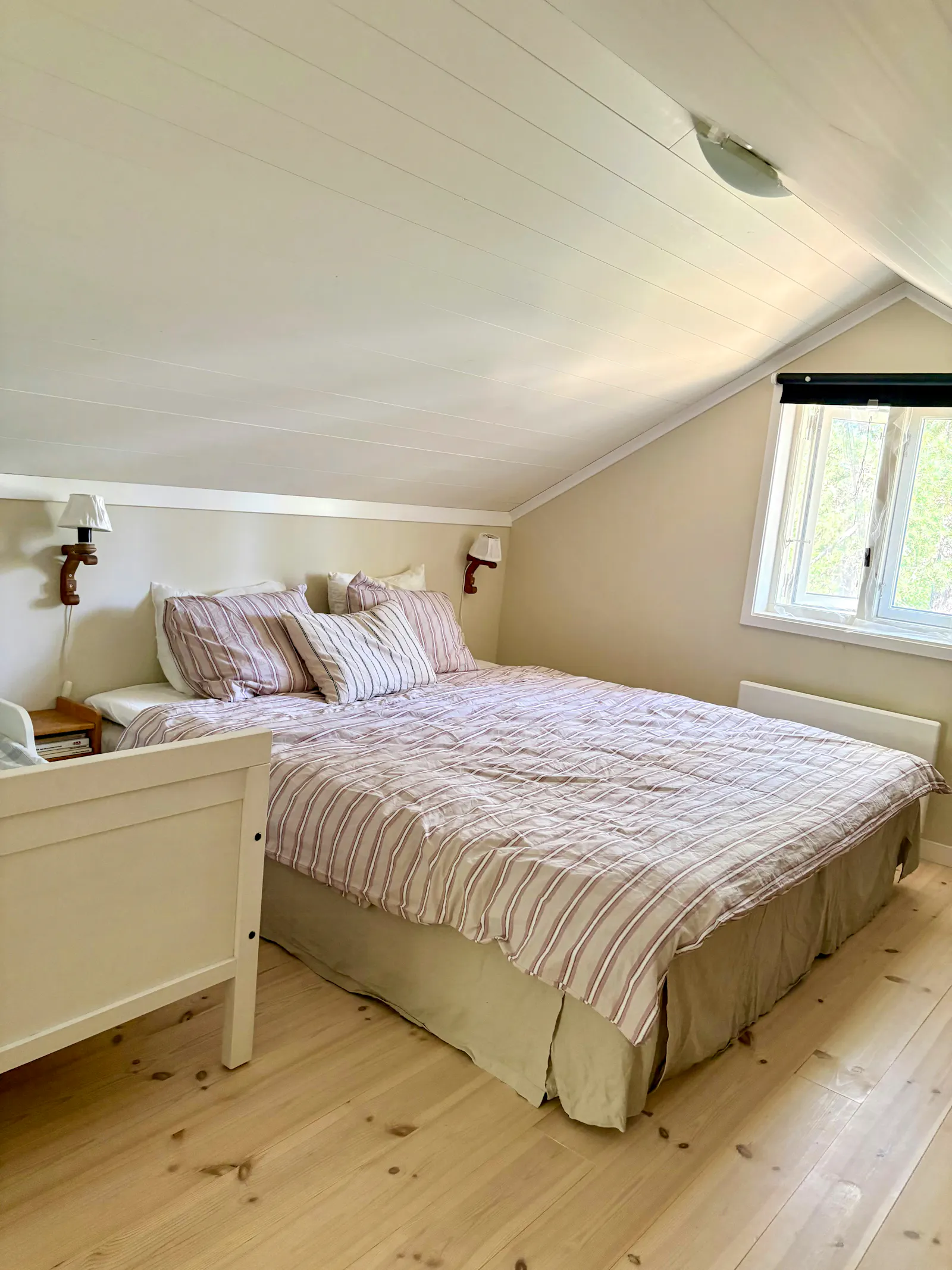 Färgglatt hus vid Sörfjärdens sandstrand – bild 10 av 16