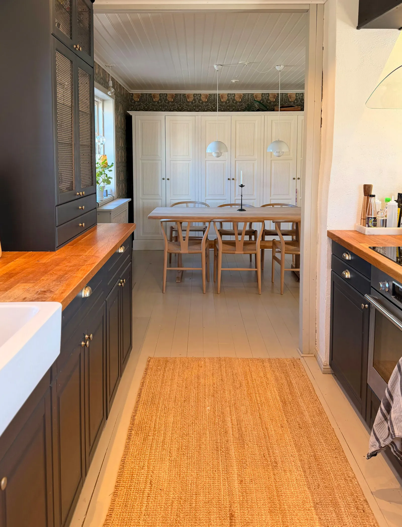Faluröd gård med bullerbykänsla i Kåddis – bild 7 av 21