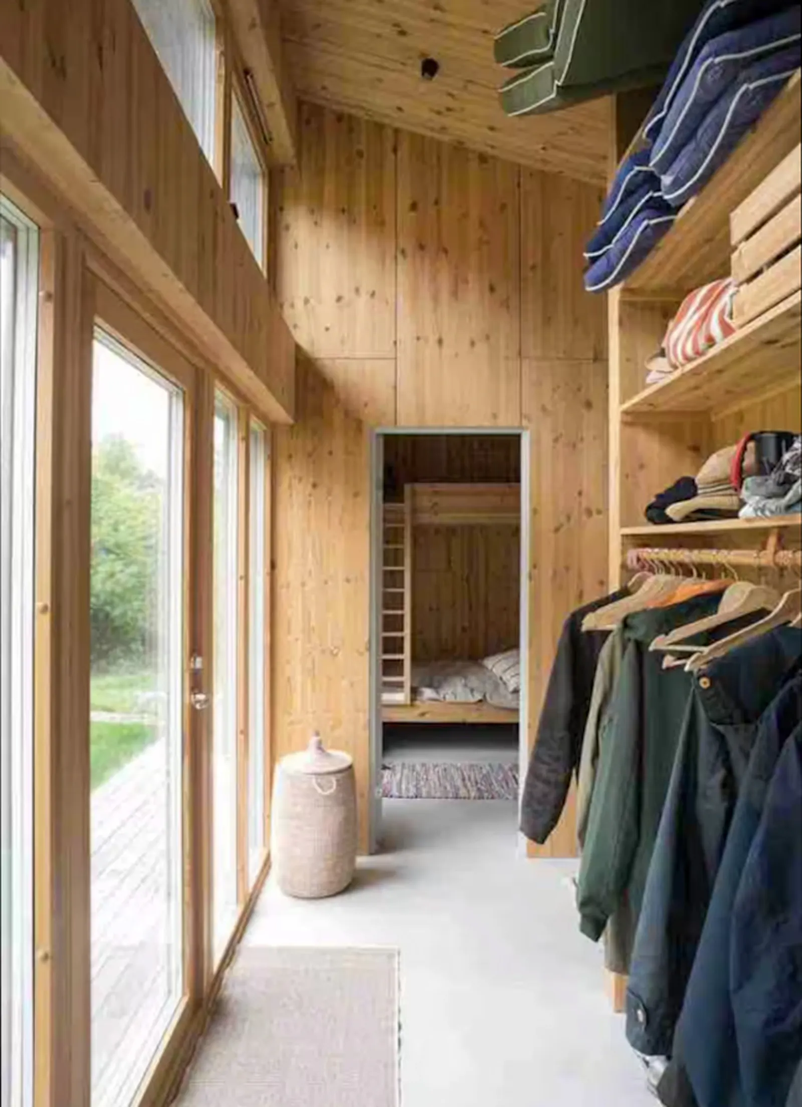 Arkitektritat hus vid Malö strömmar – bild 7 av 16