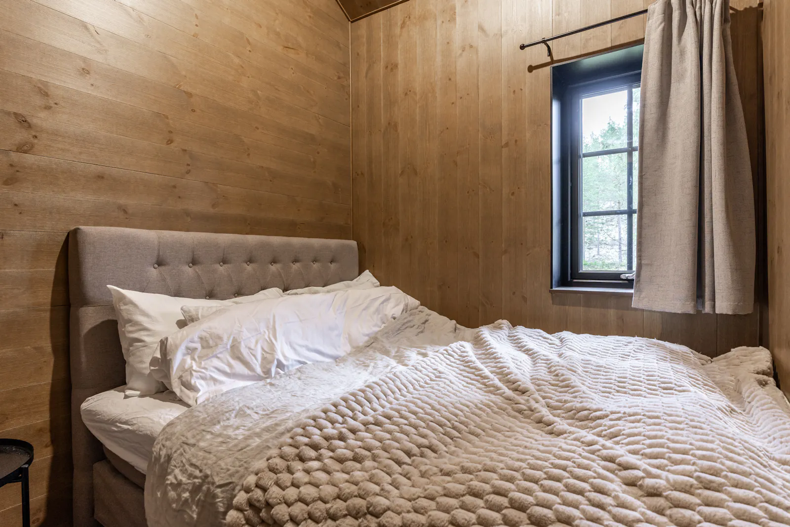 Modernt hus med bastu och fjällutsikt – bild 16 av 24