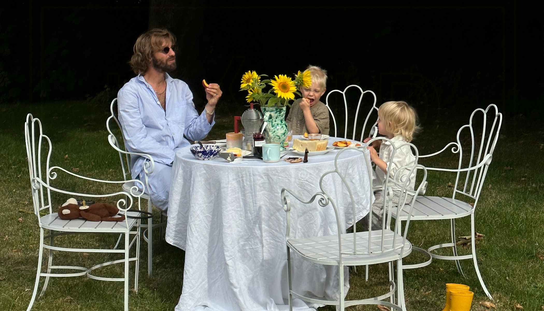 Breakfast in the garden