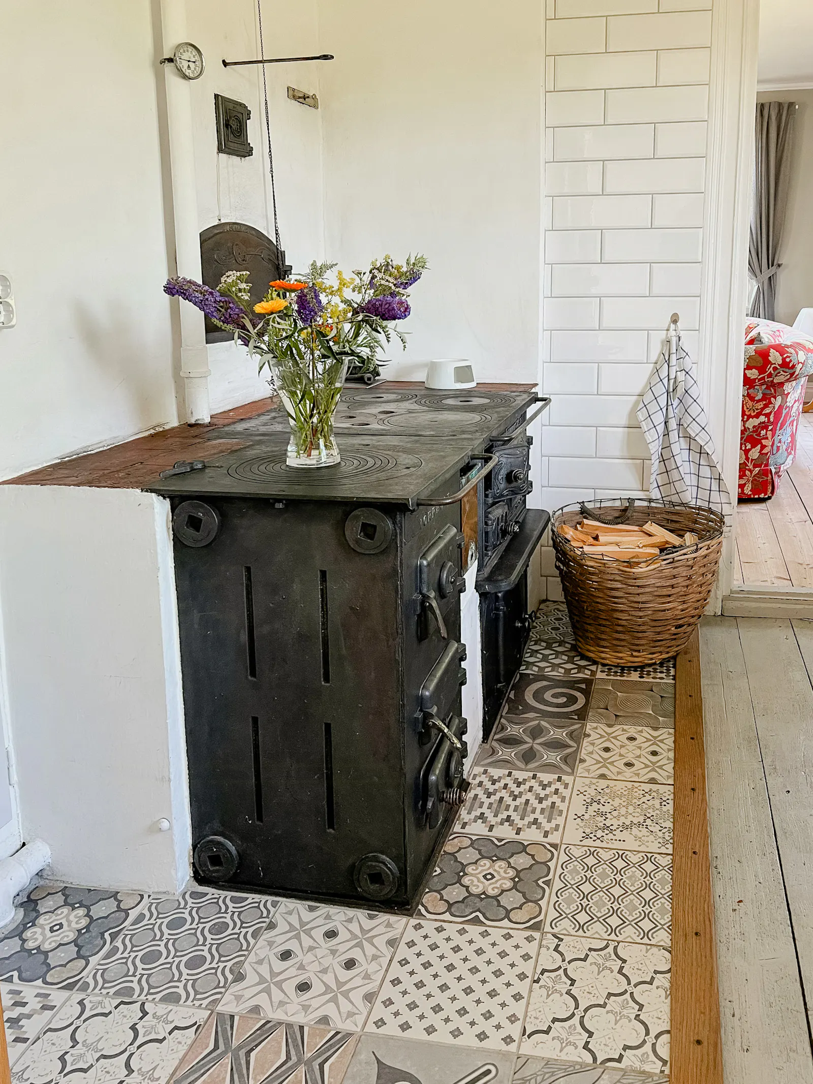 Stuga med glasveranda och vedugn i Kvilla – bild 6 av 21