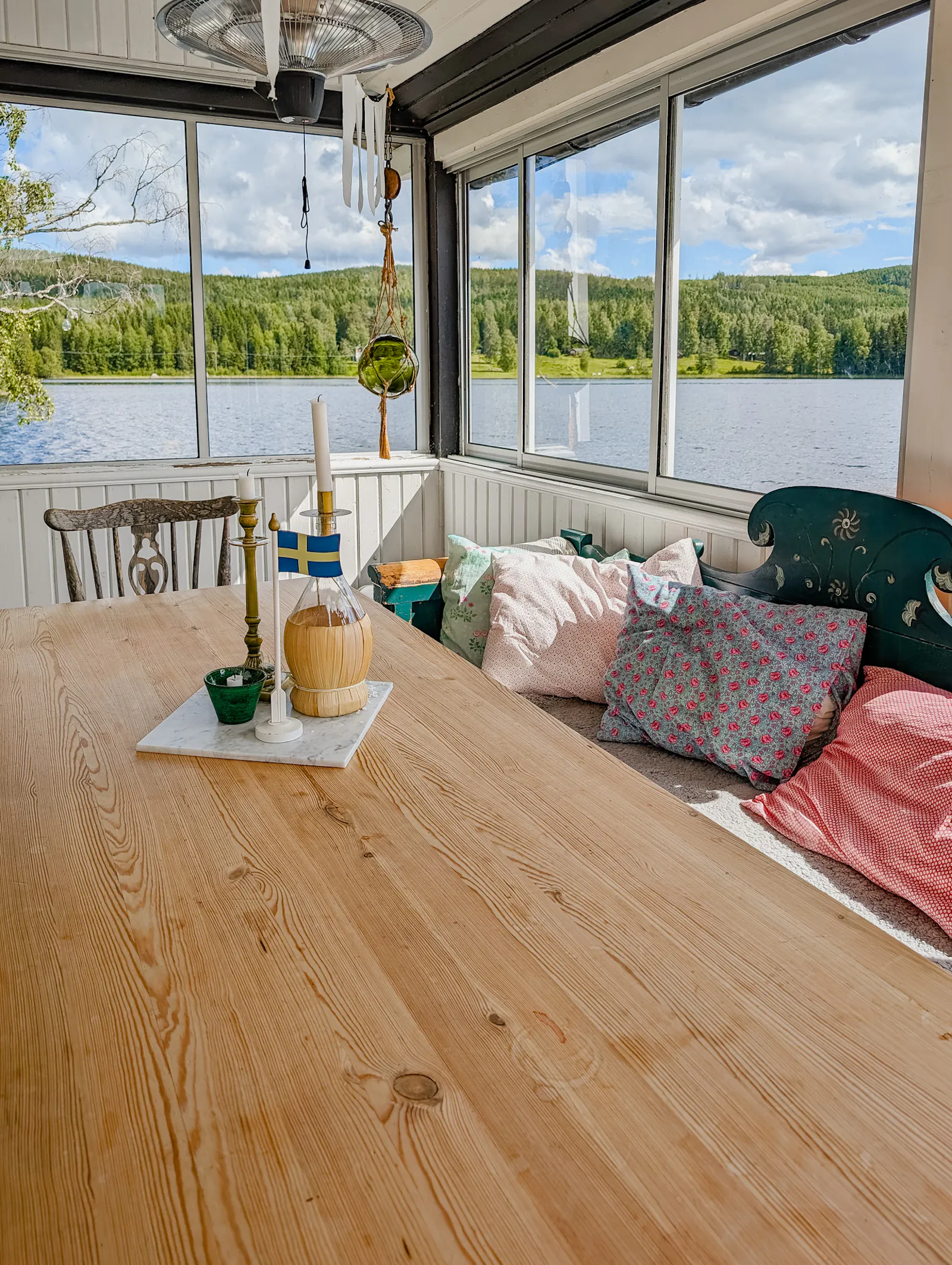 Lantlig stuga med panoramautsikt över Hansesjön – bild 16 av 24
