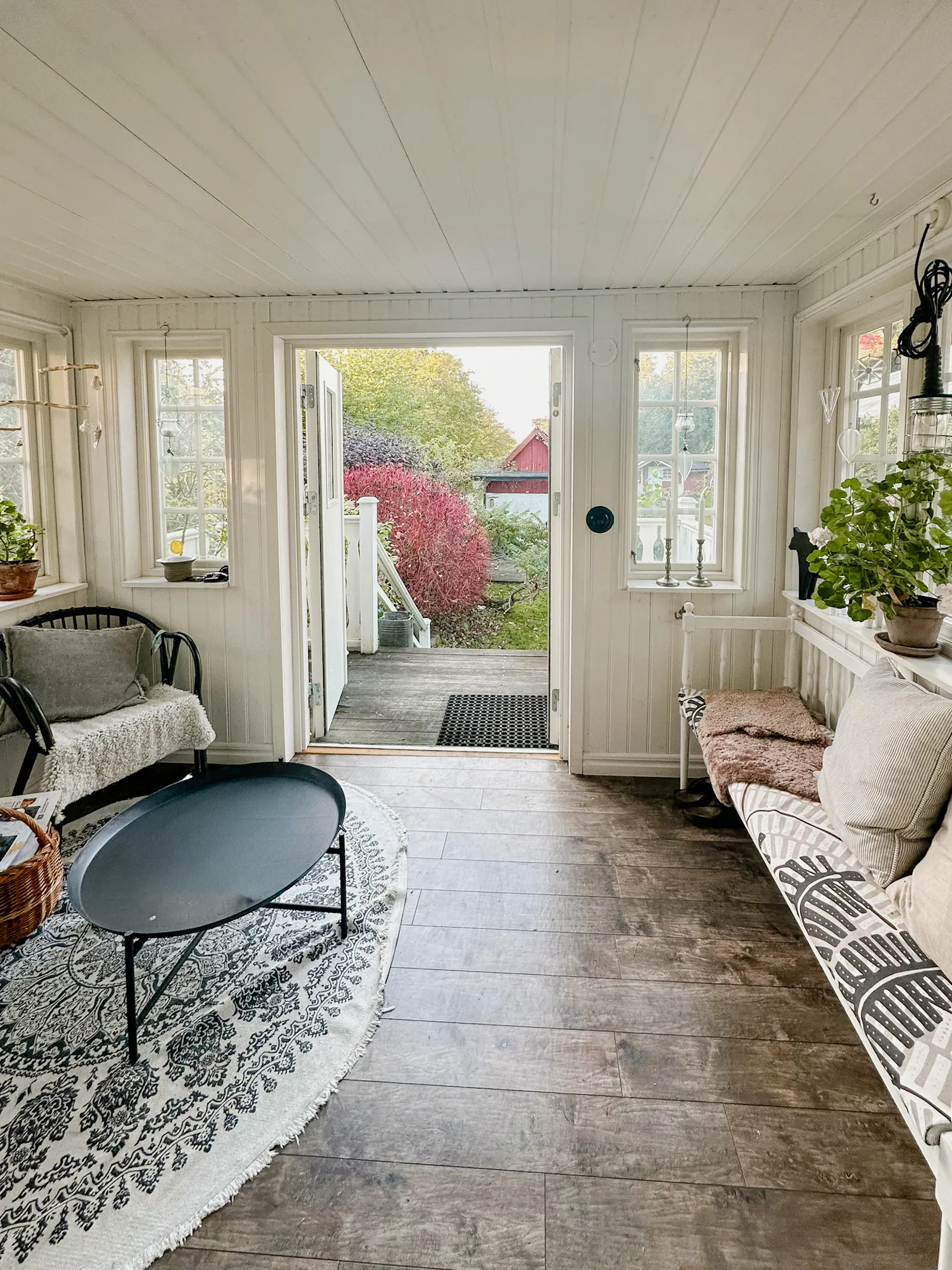 Lantlig bondgård från 1800-talet vid Västra Näs – bild 3 av 24
