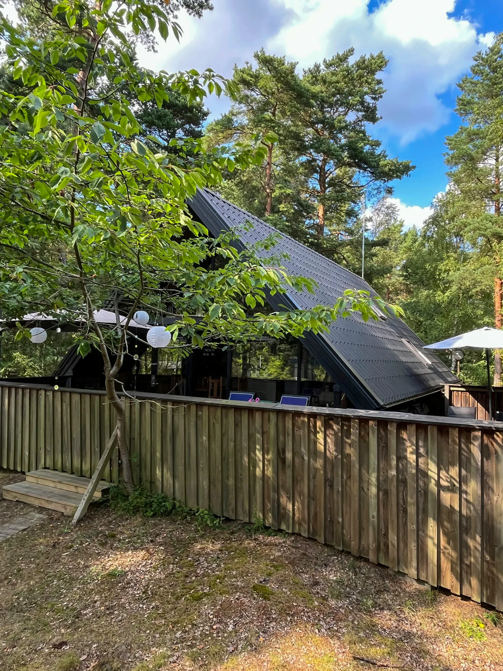 Danskdesignad stuga 50 meter från stranden – bild 23 av 23